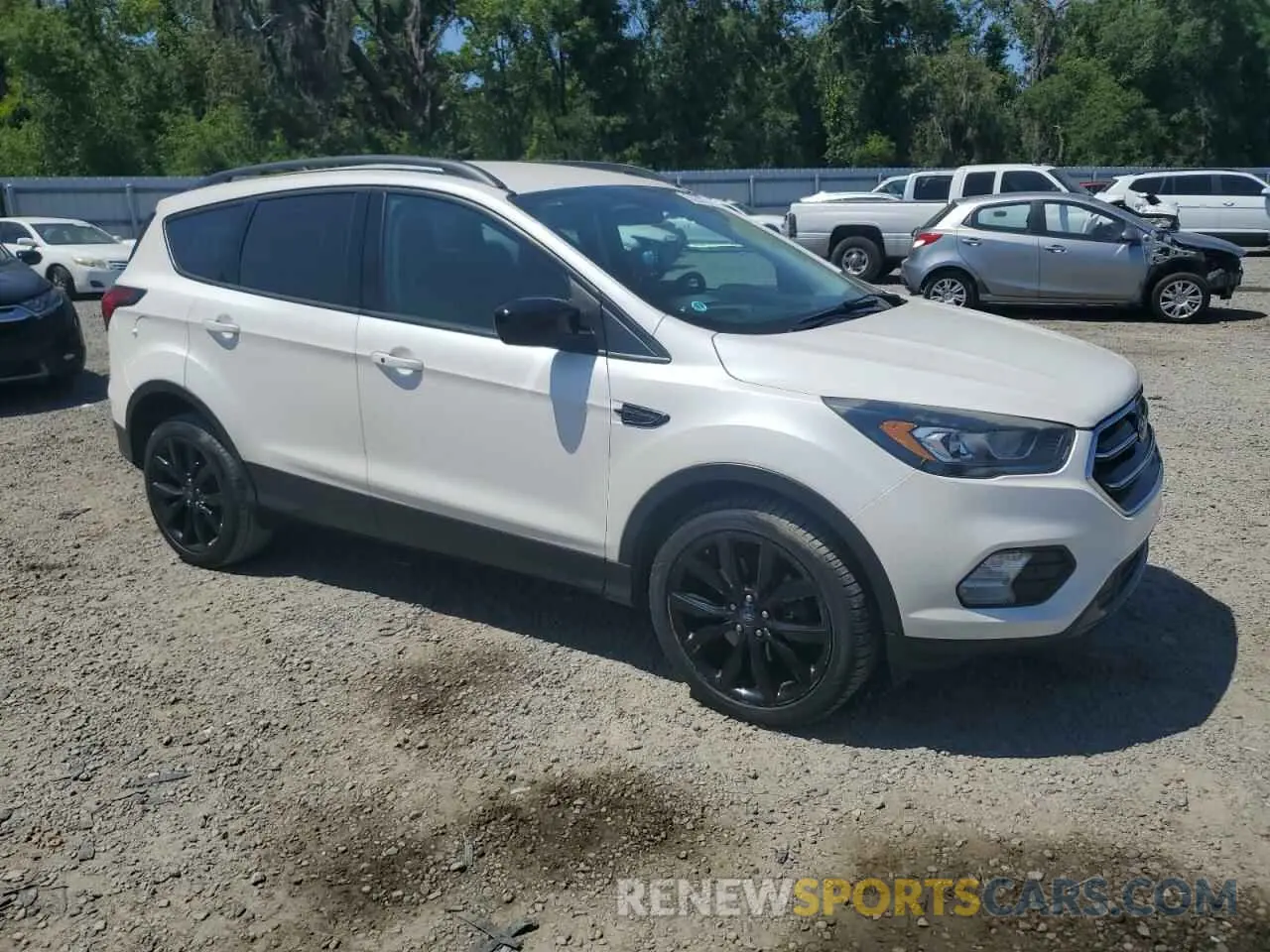 4 fotografías del automóvil dañado 1FMCU9GD3KUA48677 FORD ESCAPE 2019