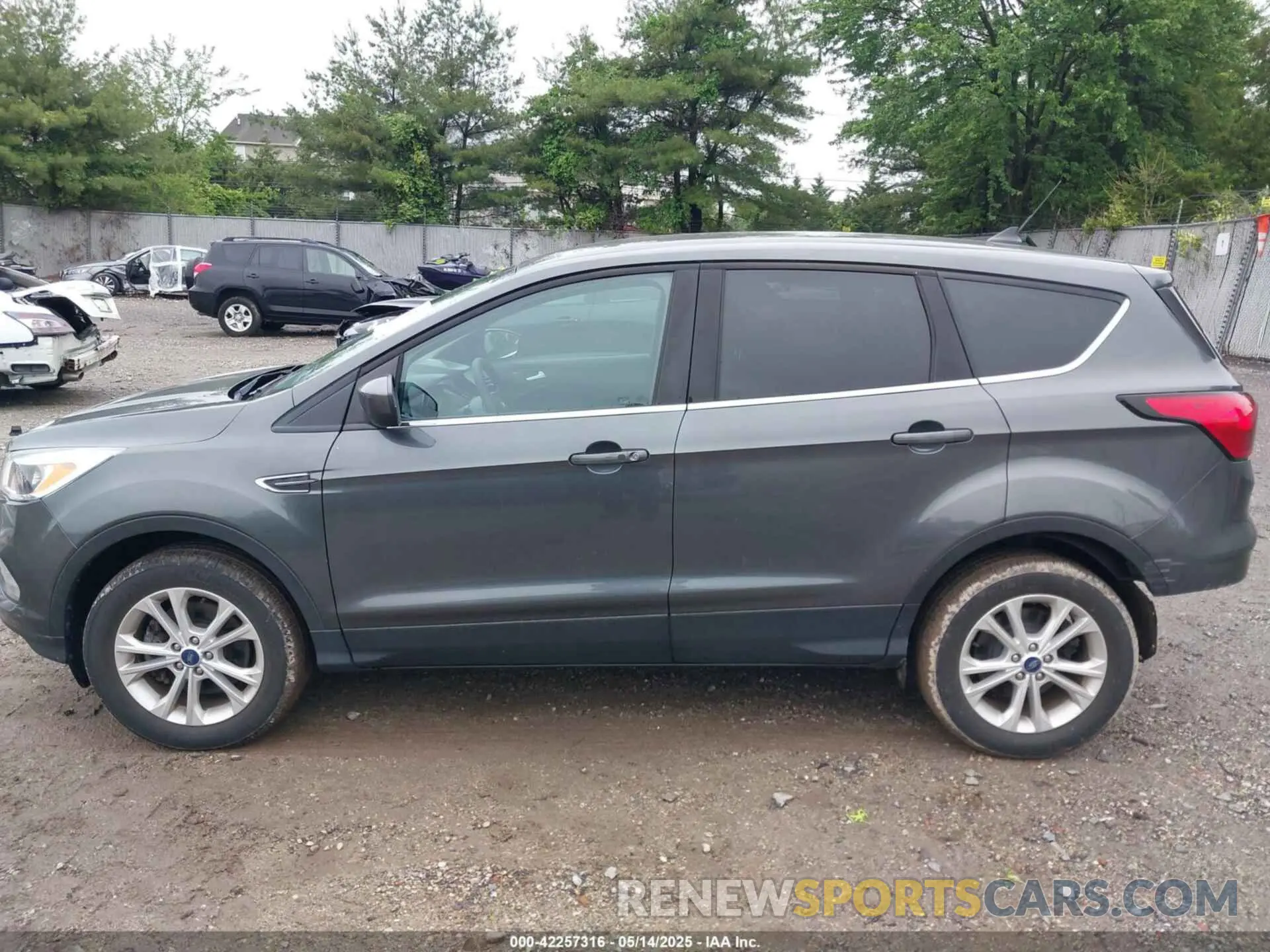 14 fotografías del automóvil dañado 1FMCU9GD3KUA67083 FORD ESCAPE 2019