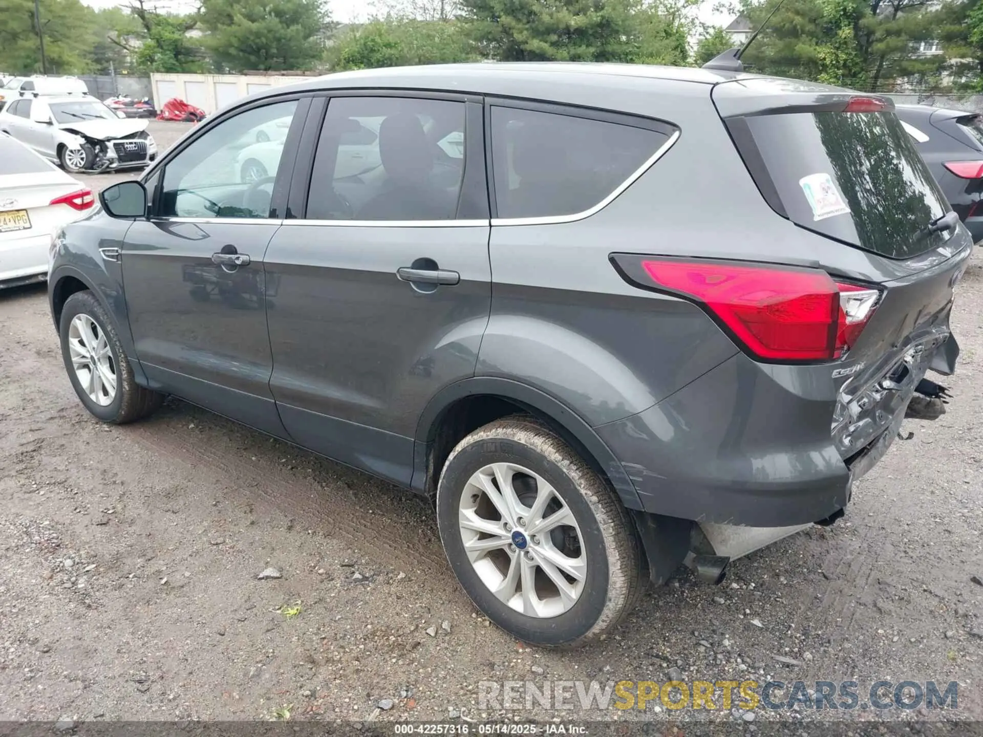 3 fotografías del automóvil dañado 1FMCU9GD3KUA67083 FORD ESCAPE 2019