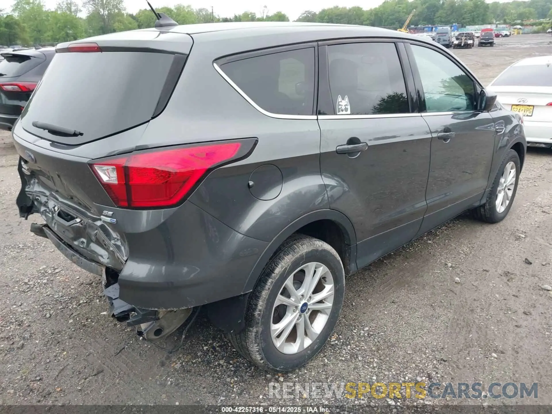 4 fotografías del automóvil dañado 1FMCU9GD3KUA67083 FORD ESCAPE 2019