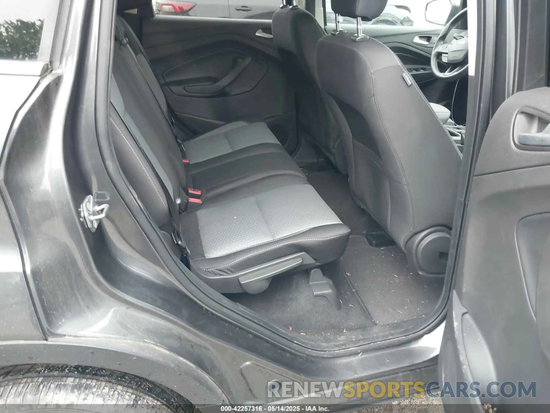 8 fotografías del automóvil dañado 1FMCU9GD3KUA67083 FORD ESCAPE 2019