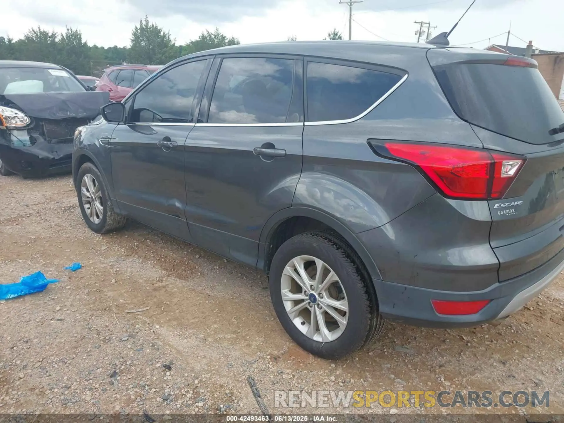 3 fotografías del automóvil dañado 1FMCU9GD3KUB11566 FORD ESCAPE 2019