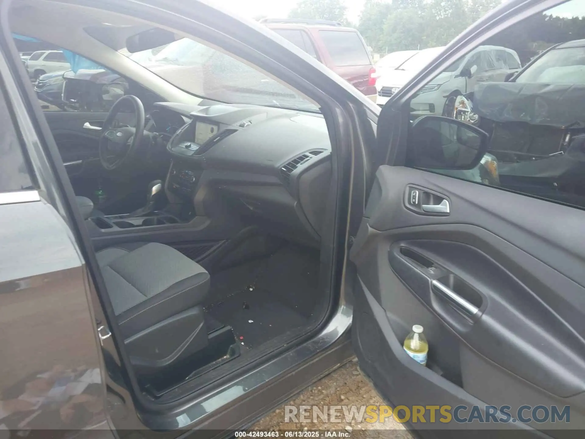 5 fotografías del automóvil dañado 1FMCU9GD3KUB11566 FORD ESCAPE 2019