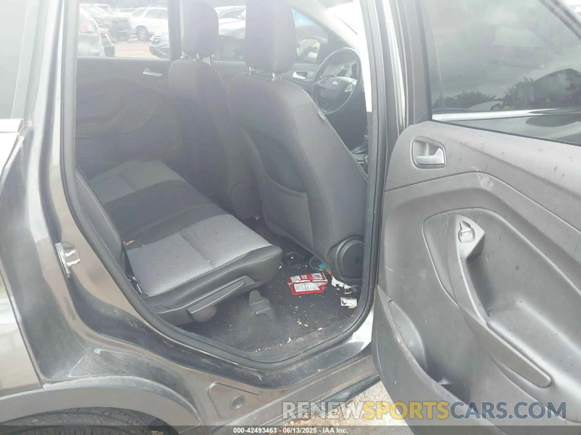 8 fotografías del automóvil dañado 1FMCU9GD3KUB11566 FORD ESCAPE 2019