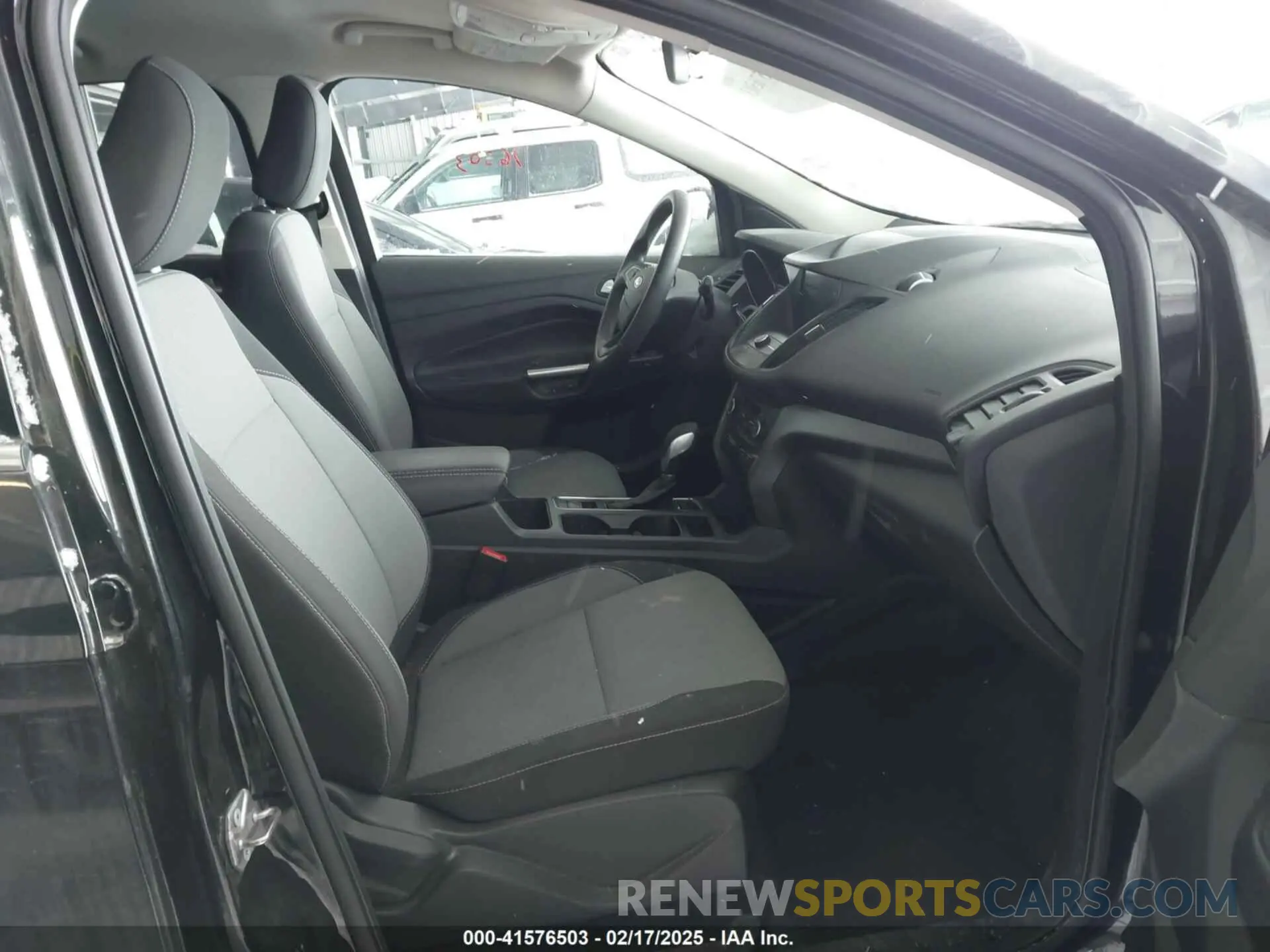 5 fotografías del automóvil dañado 1FMCU9GD3KUC06466 FORD ESCAPE 2019