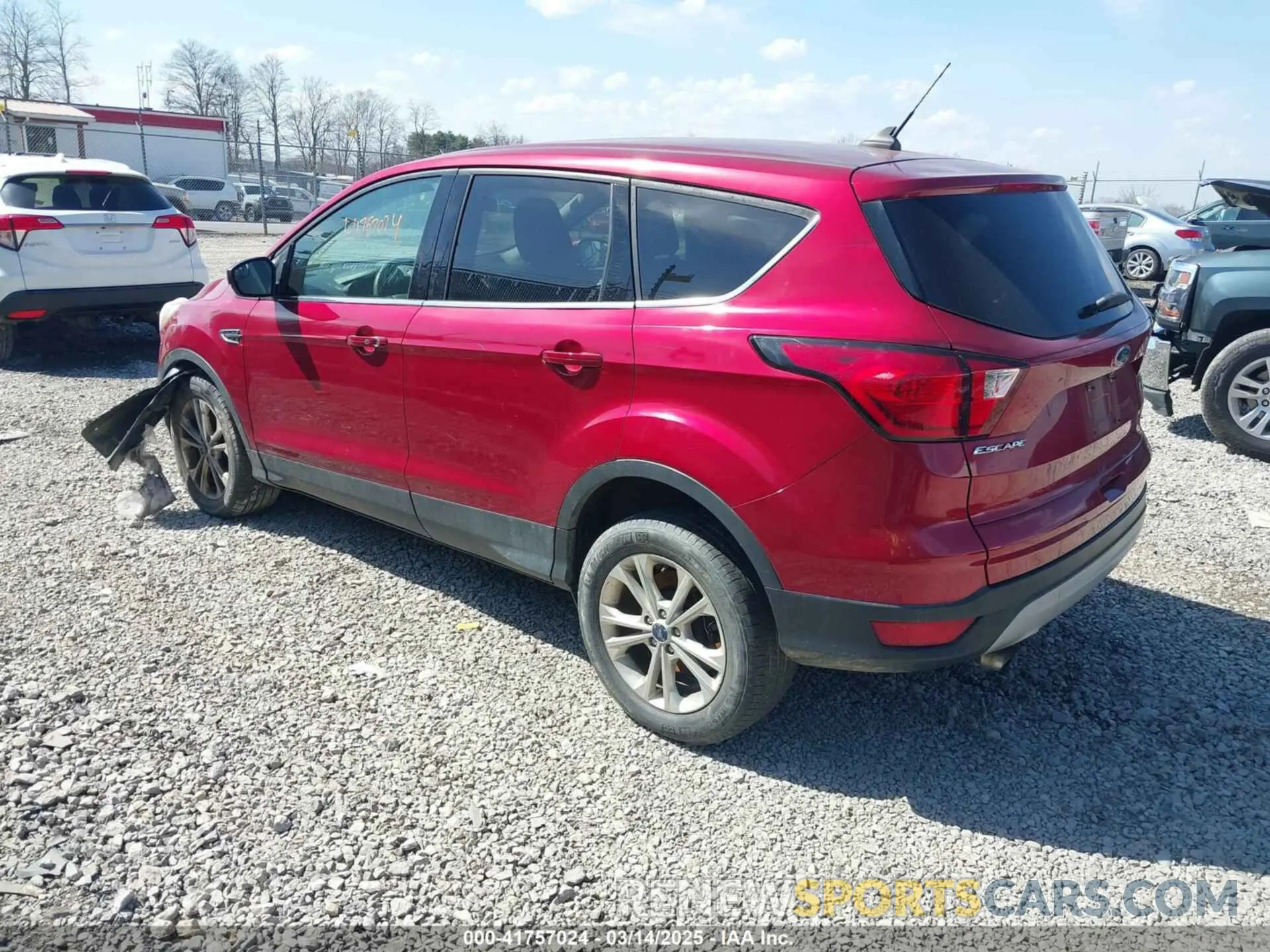 3 fotografías del automóvil dañado 1FMCU9GD4KUA96012 FORD ESCAPE 2019