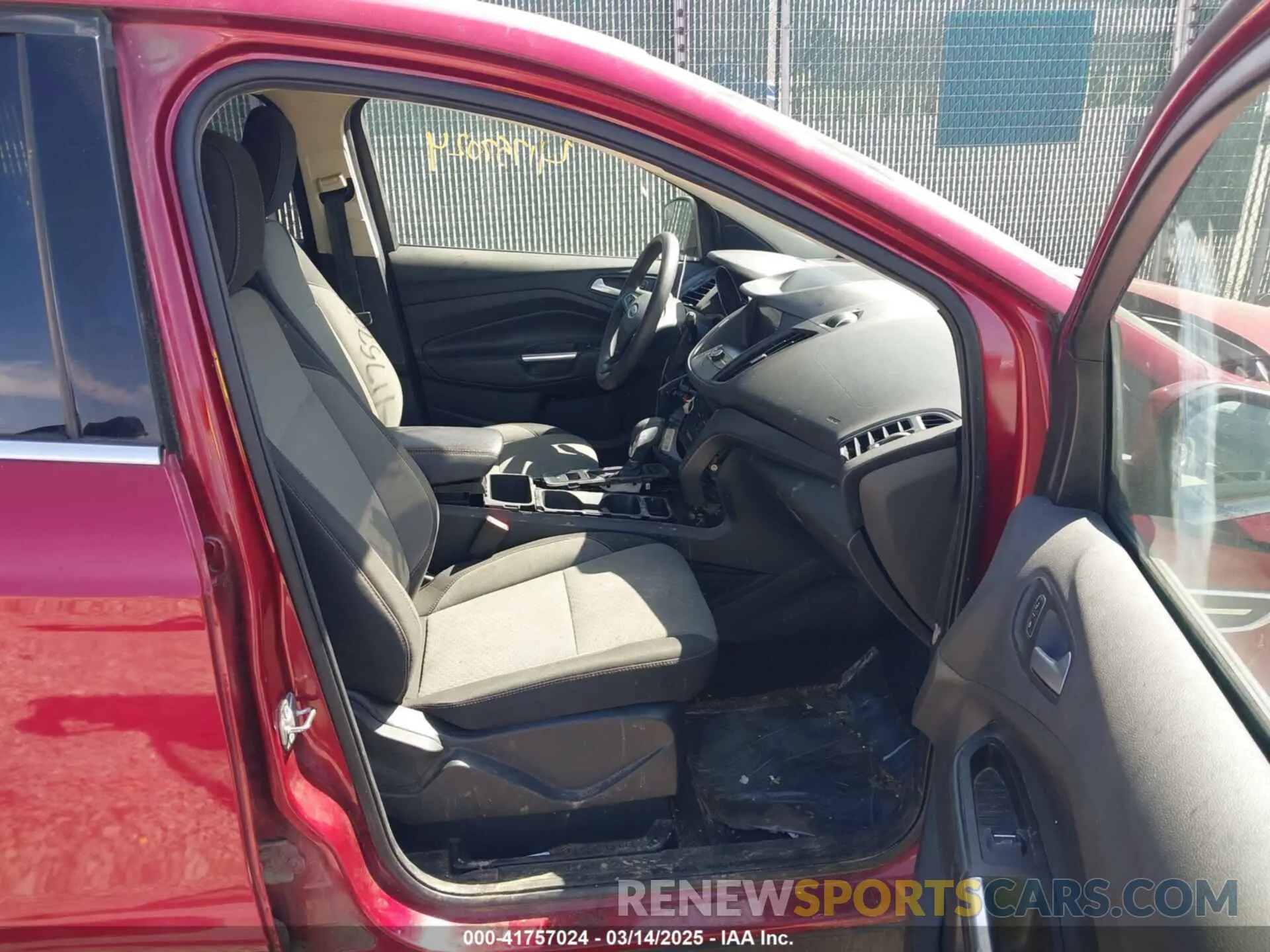 5 fotografías del automóvil dañado 1FMCU9GD4KUA96012 FORD ESCAPE 2019