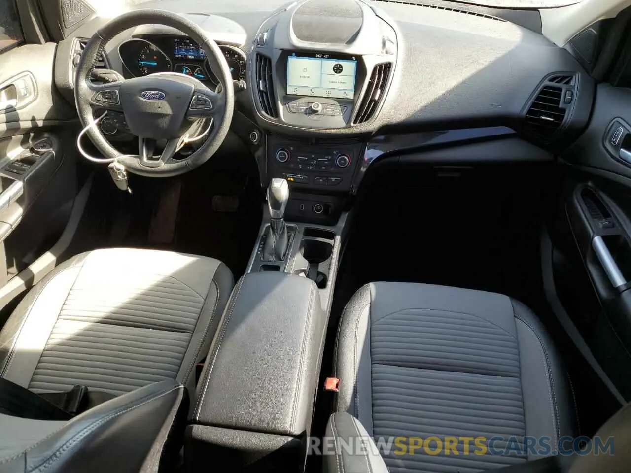 8 fotografías del automóvil dañado 1FMCU9GD4KUB85496 FORD ESCAPE 2019