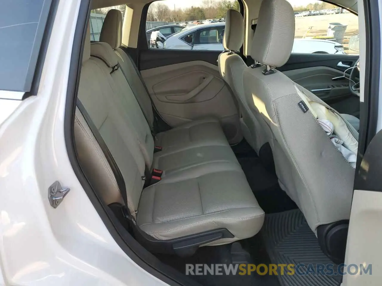 10 fotografías del automóvil dañado 1FMCU9GD4KUB92674 FORD ESCAPE 2019
