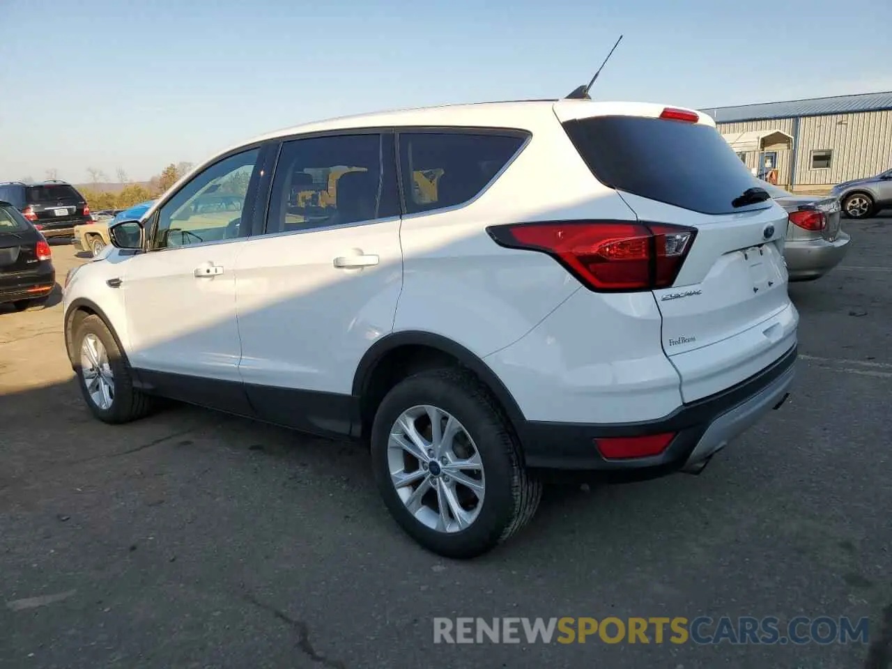 2 fotografías del automóvil dañado 1FMCU9GD4KUB92674 FORD ESCAPE 2019