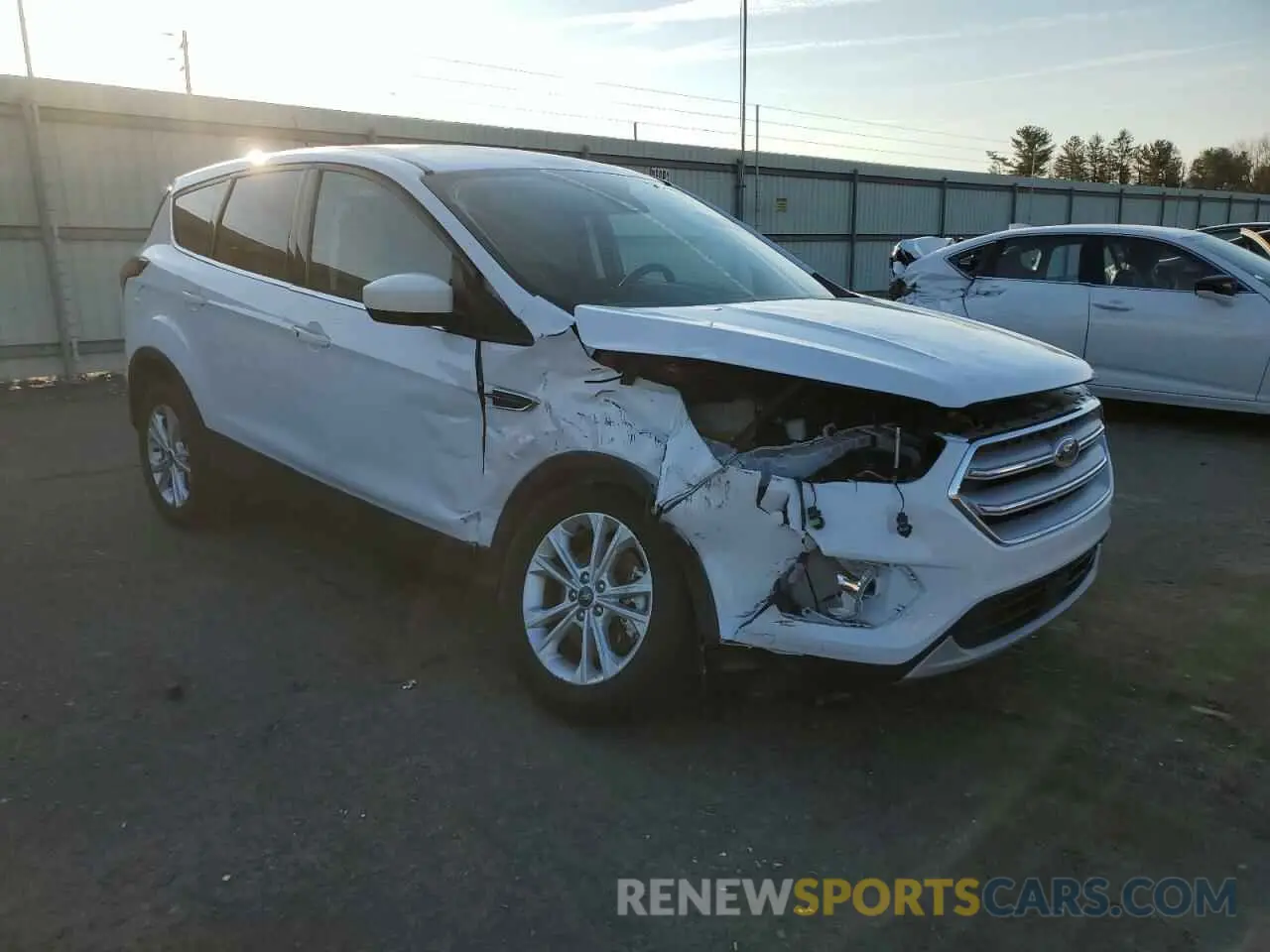 4 fotografías del automóvil dañado 1FMCU9GD4KUB92674 FORD ESCAPE 2019