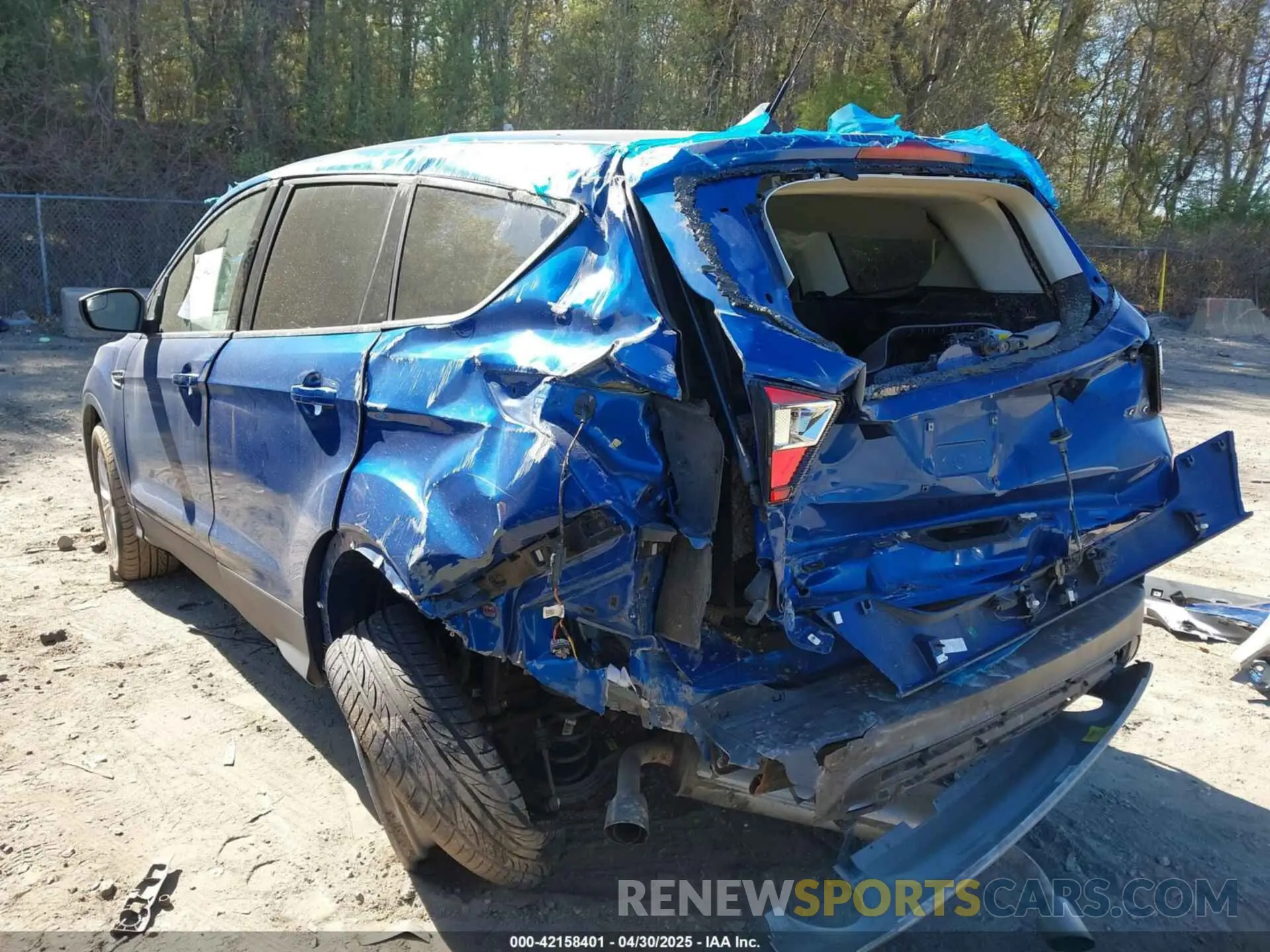 3 fotografías del automóvil dañado 1FMCU9GD5KUC17470 FORD ESCAPE 2019