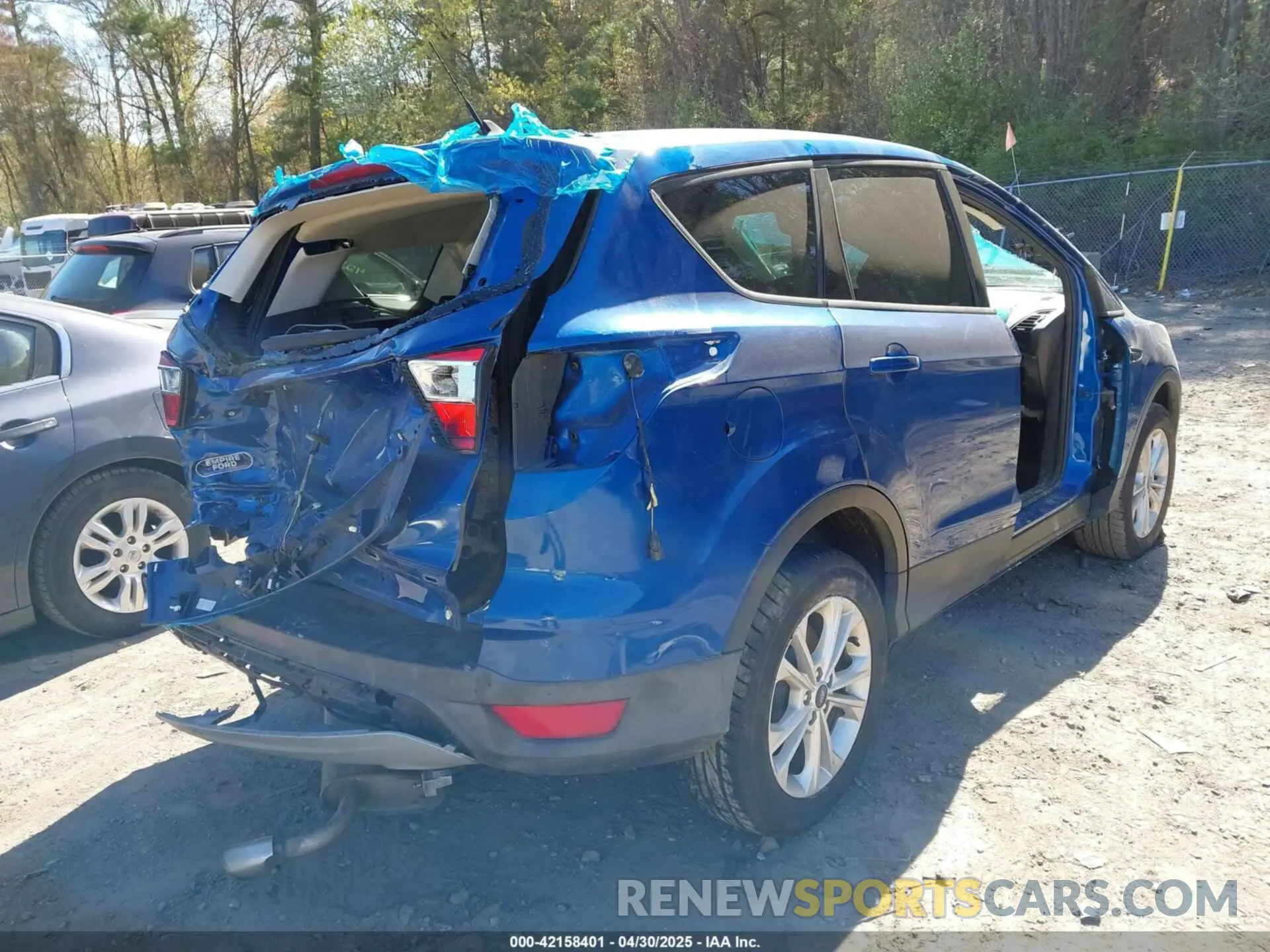 4 fotografías del automóvil dañado 1FMCU9GD5KUC17470 FORD ESCAPE 2019