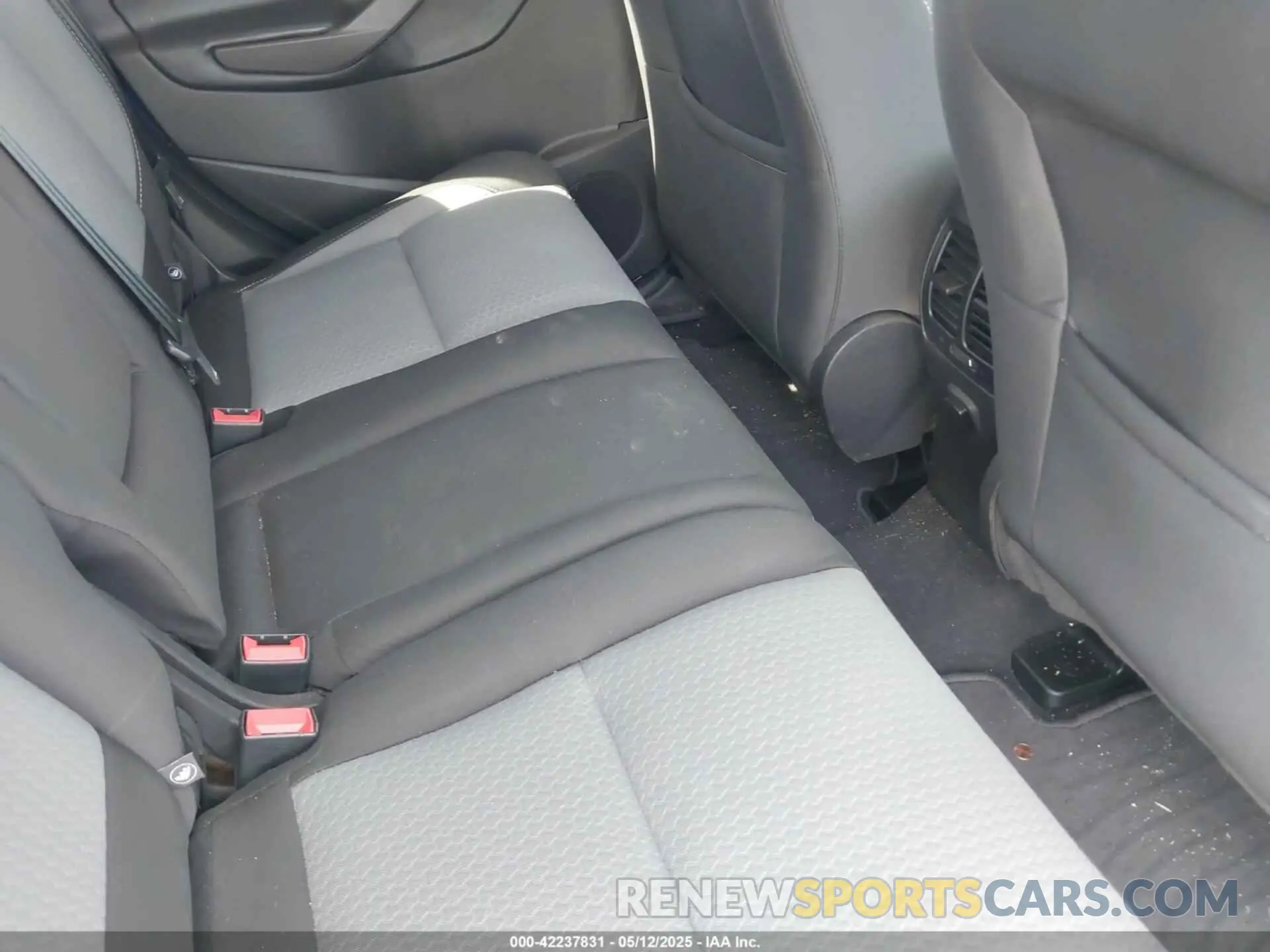 8 fotografías del automóvil dañado 1FMCU9GD5KUC48900 FORD ESCAPE 2019