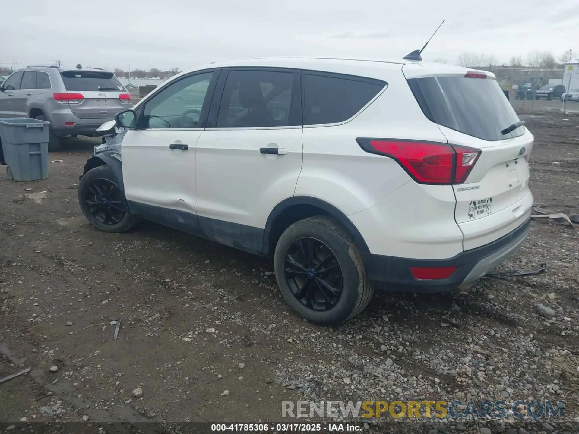 3 fotografías del automóvil dañado 1FMCU9GD6KUA41674 FORD ESCAPE 2019