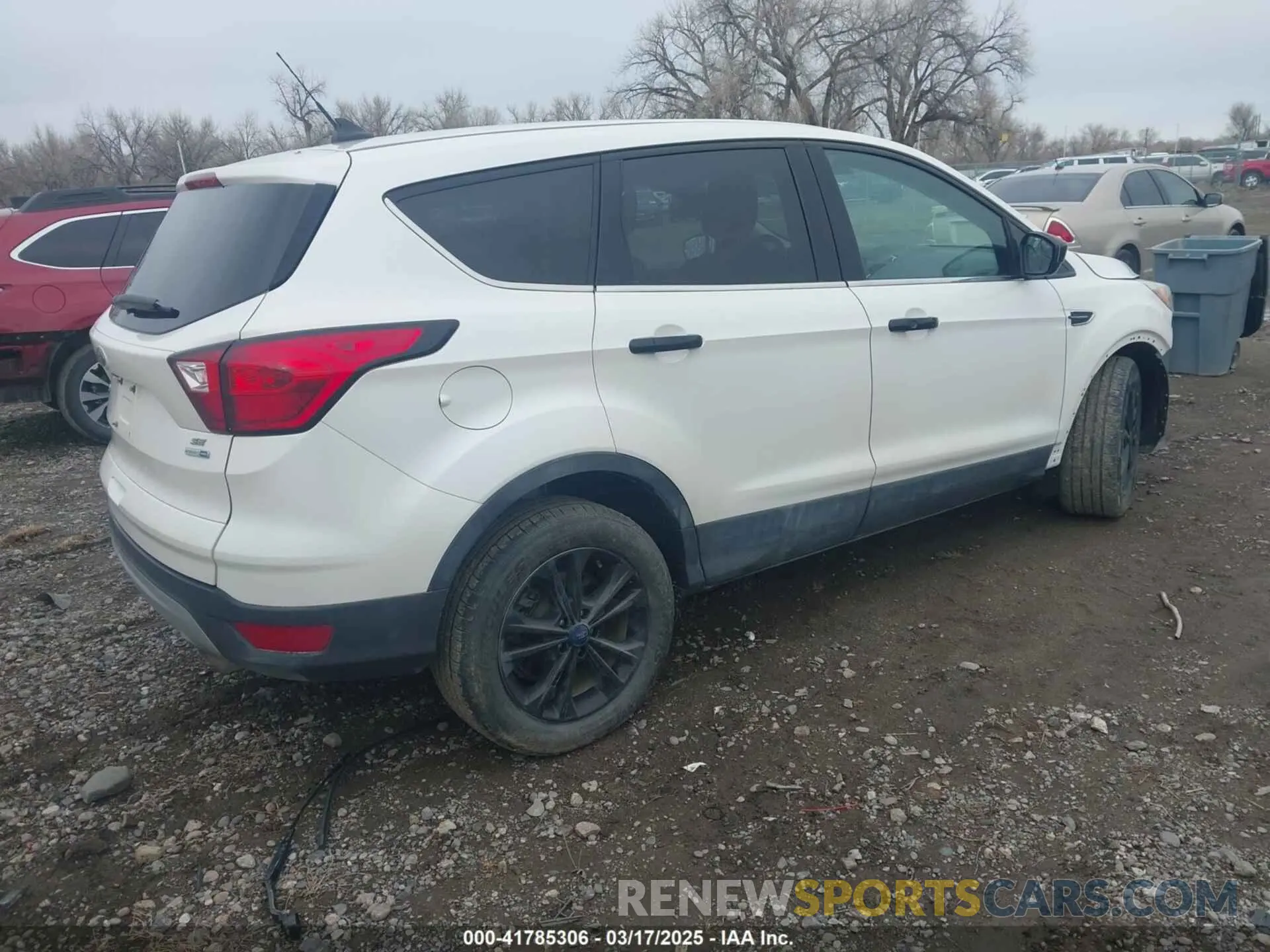 4 fotografías del automóvil dañado 1FMCU9GD6KUA41674 FORD ESCAPE 2019