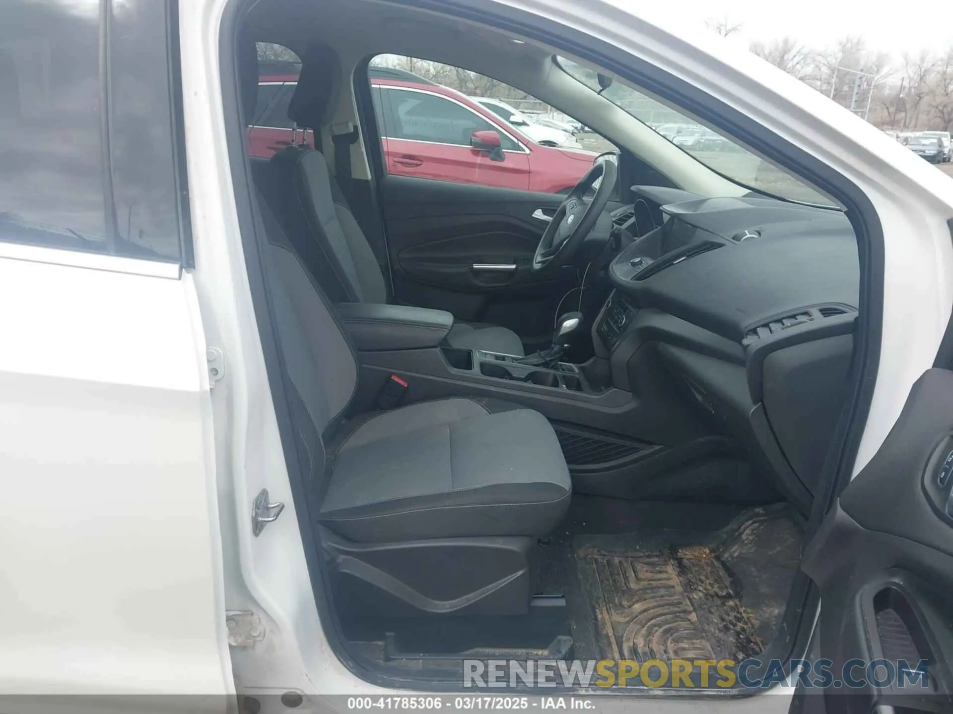 5 fotografías del automóvil dañado 1FMCU9GD6KUA41674 FORD ESCAPE 2019