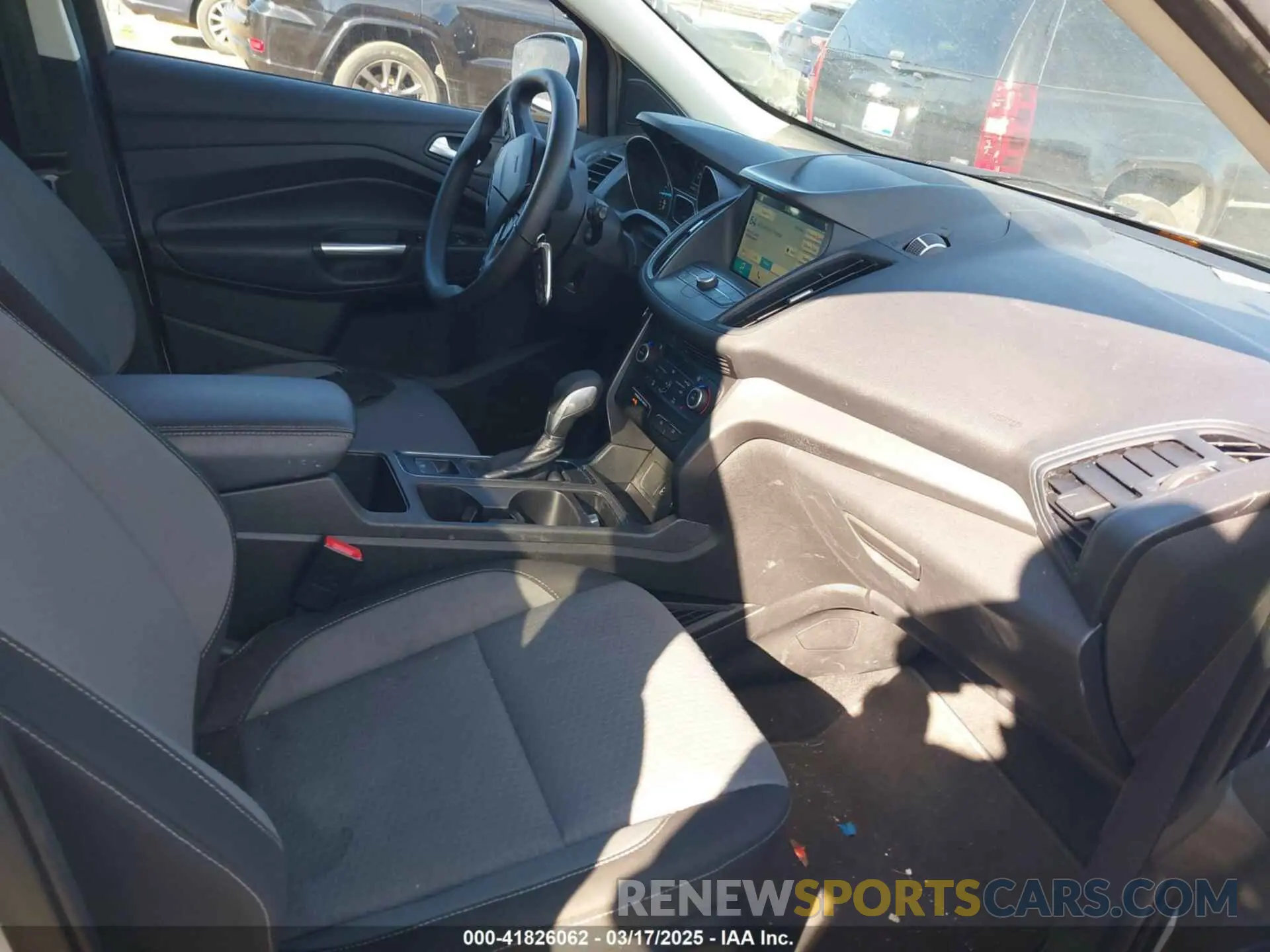 5 fotografías del automóvil dañado 1FMCU9GD6KUA69877 FORD ESCAPE 2019