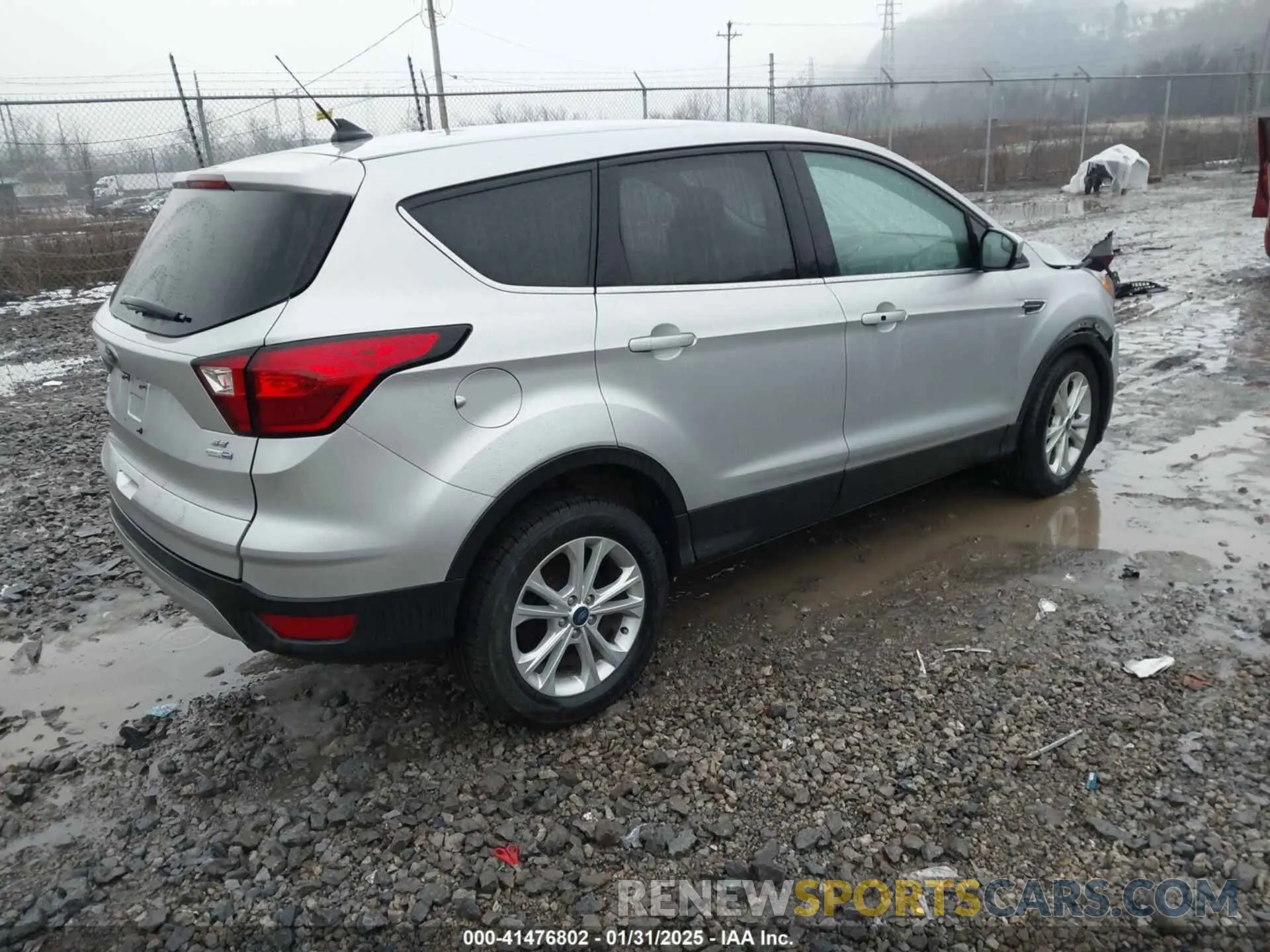 4 fotografías del automóvil dañado 1FMCU9GD6KUB22822 FORD ESCAPE 2019