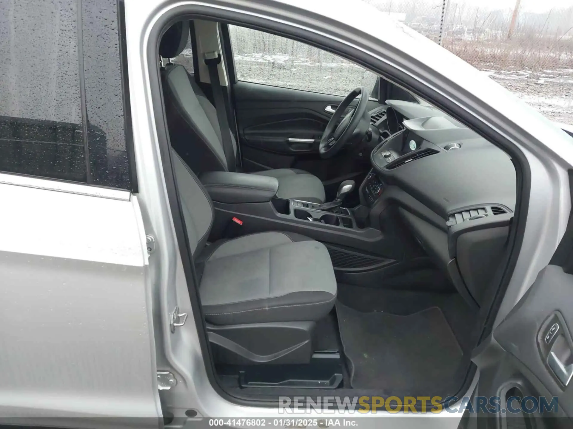 5 fotografías del automóvil dañado 1FMCU9GD6KUB22822 FORD ESCAPE 2019