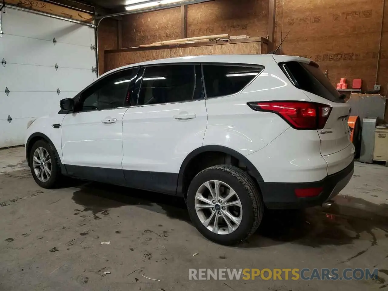 2 fotografías del automóvil dañado 1FMCU9GD7KUB19086 FORD ESCAPE 2019