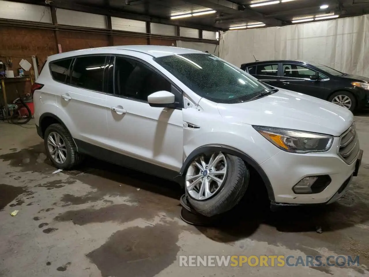 4 fotografías del automóvil dañado 1FMCU9GD7KUB19086 FORD ESCAPE 2019
