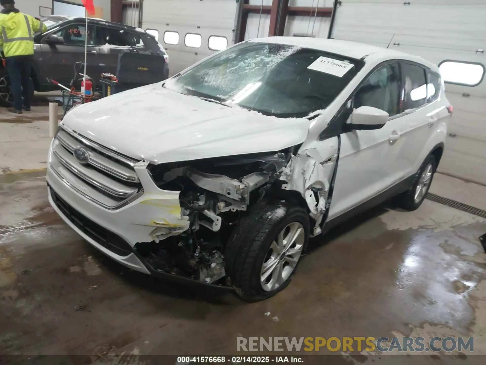 2 fotografías del automóvil dañado 1FMCU9GD7KUC34075 FORD ESCAPE 2019