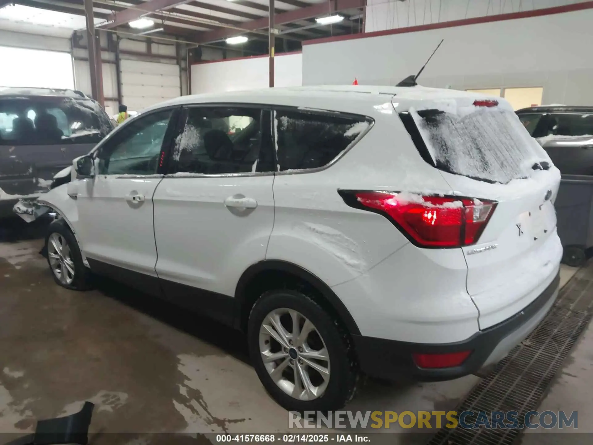 3 fotografías del automóvil dañado 1FMCU9GD7KUC34075 FORD ESCAPE 2019