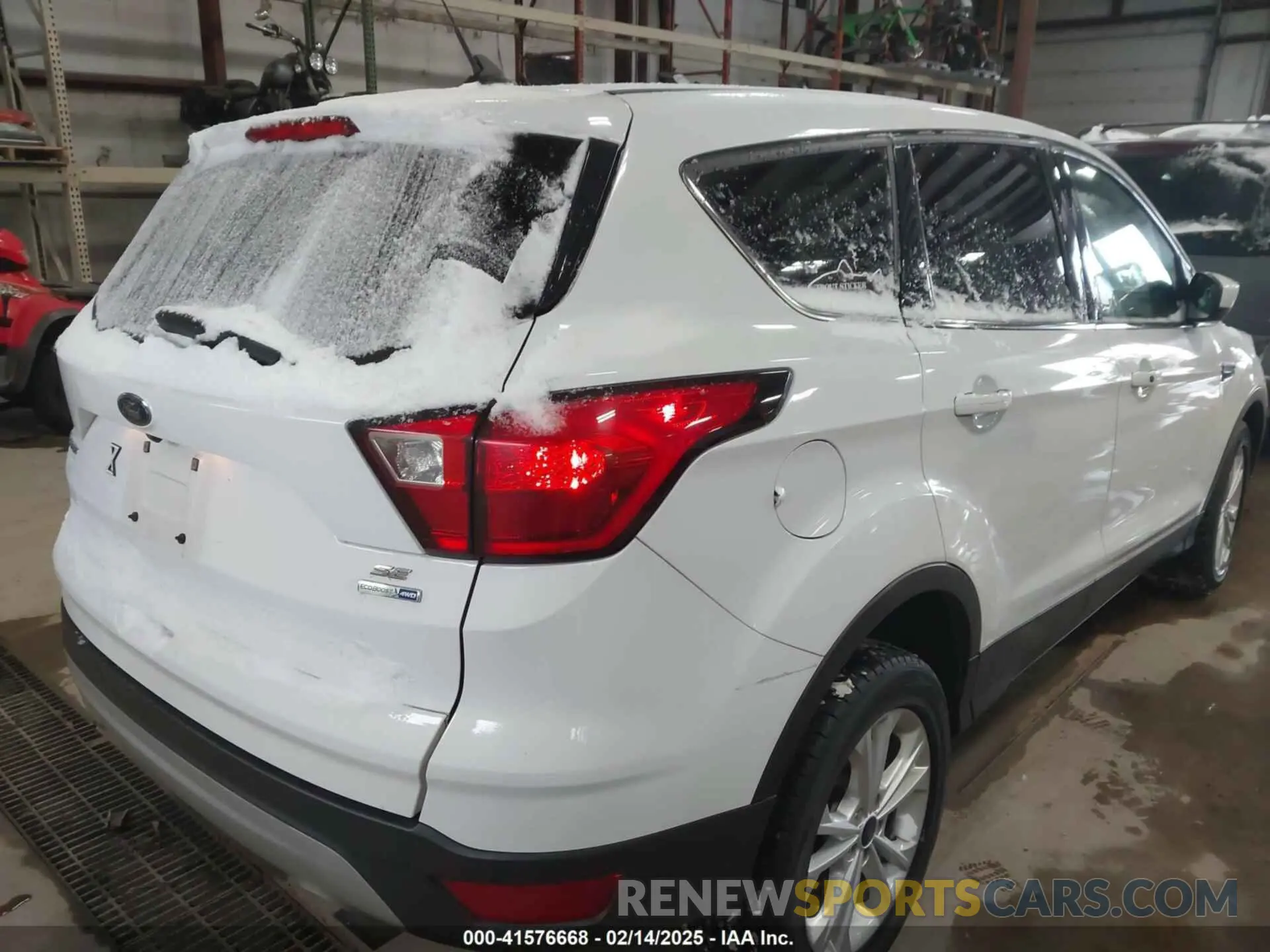 4 fotografías del automóvil dañado 1FMCU9GD7KUC34075 FORD ESCAPE 2019