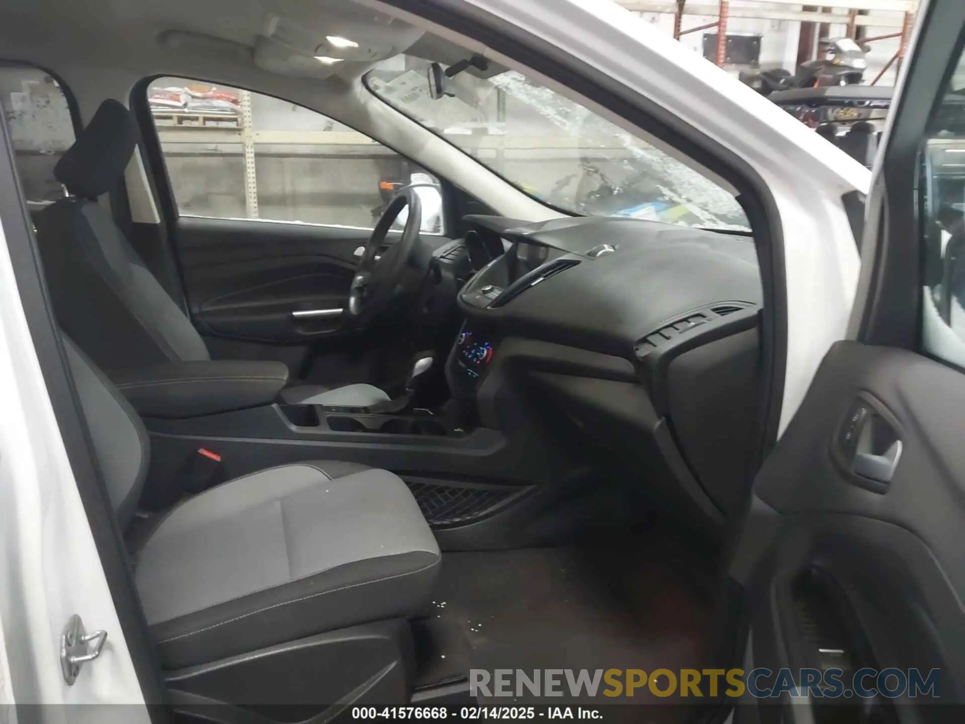 5 fotografías del automóvil dañado 1FMCU9GD7KUC34075 FORD ESCAPE 2019