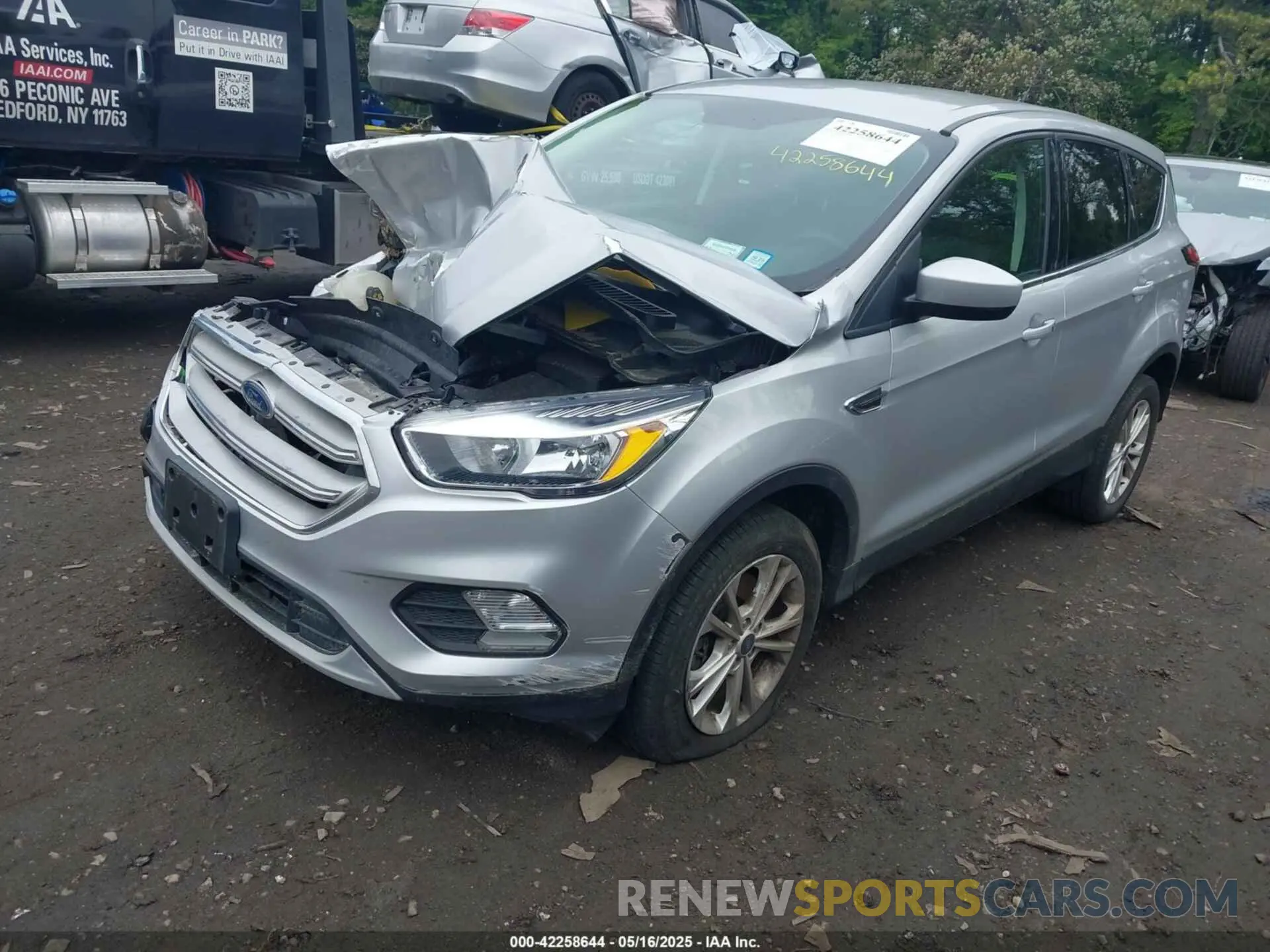 2 fotografías del automóvil dañado 1FMCU9GD8KUA73154 FORD ESCAPE 2019