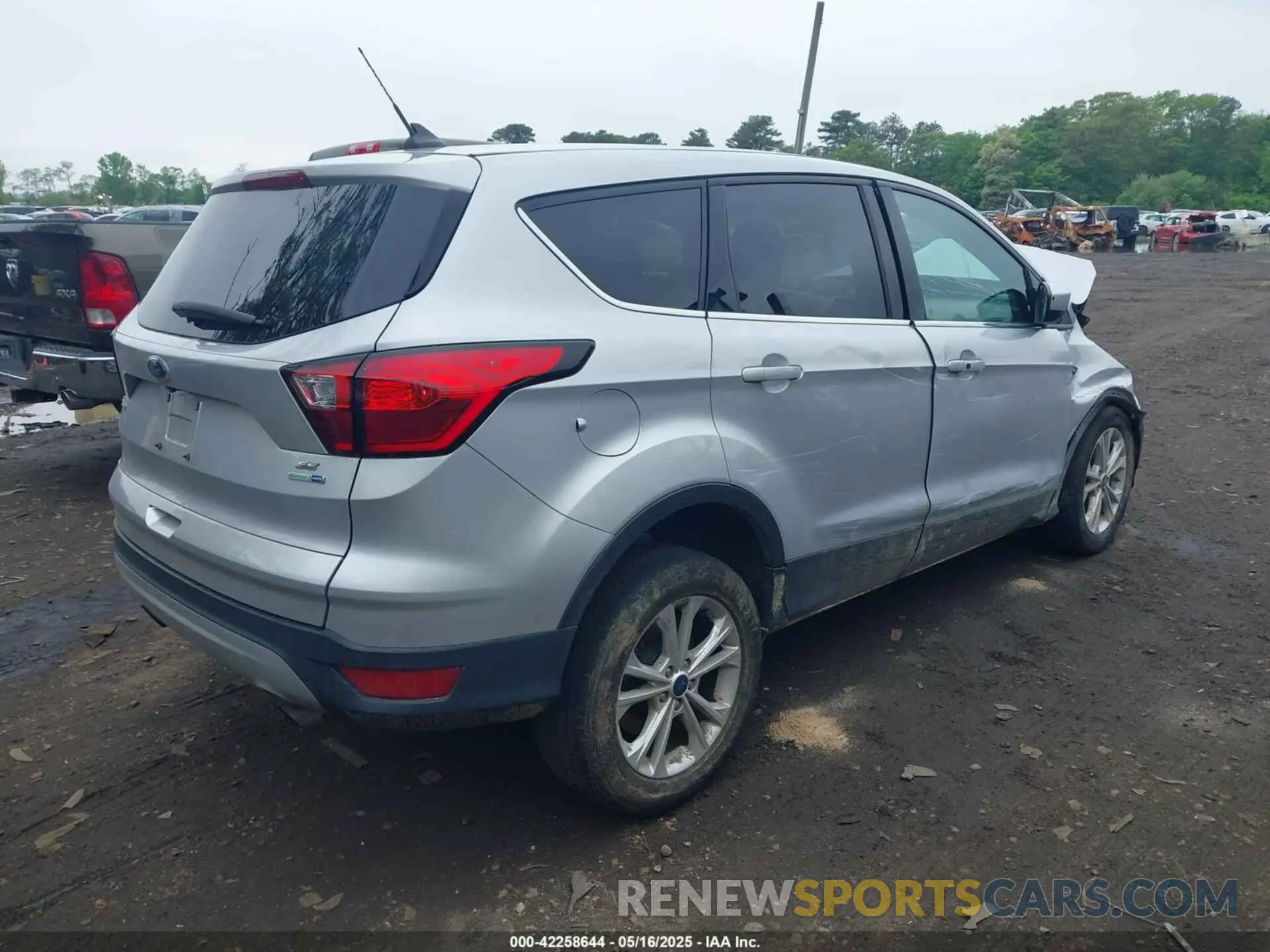 4 fotografías del automóvil dañado 1FMCU9GD8KUA73154 FORD ESCAPE 2019