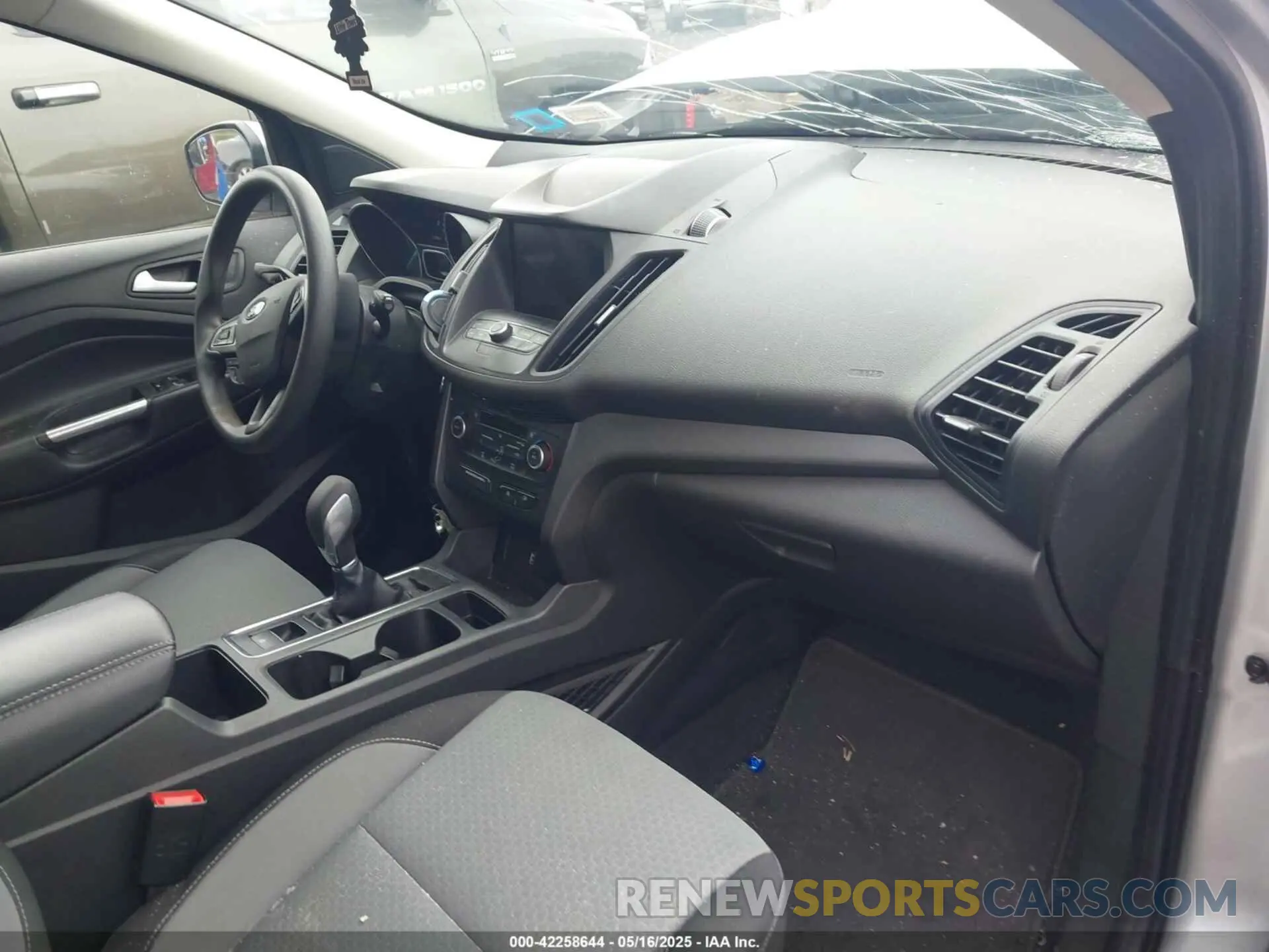 5 fotografías del automóvil dañado 1FMCU9GD8KUA73154 FORD ESCAPE 2019
