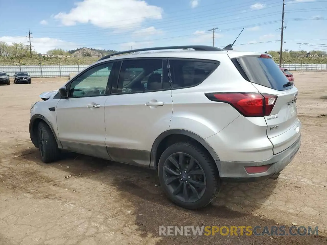 2 fotografías del automóvil dañado 1FMCU9GD8KUB09943 FORD ESCAPE 2019