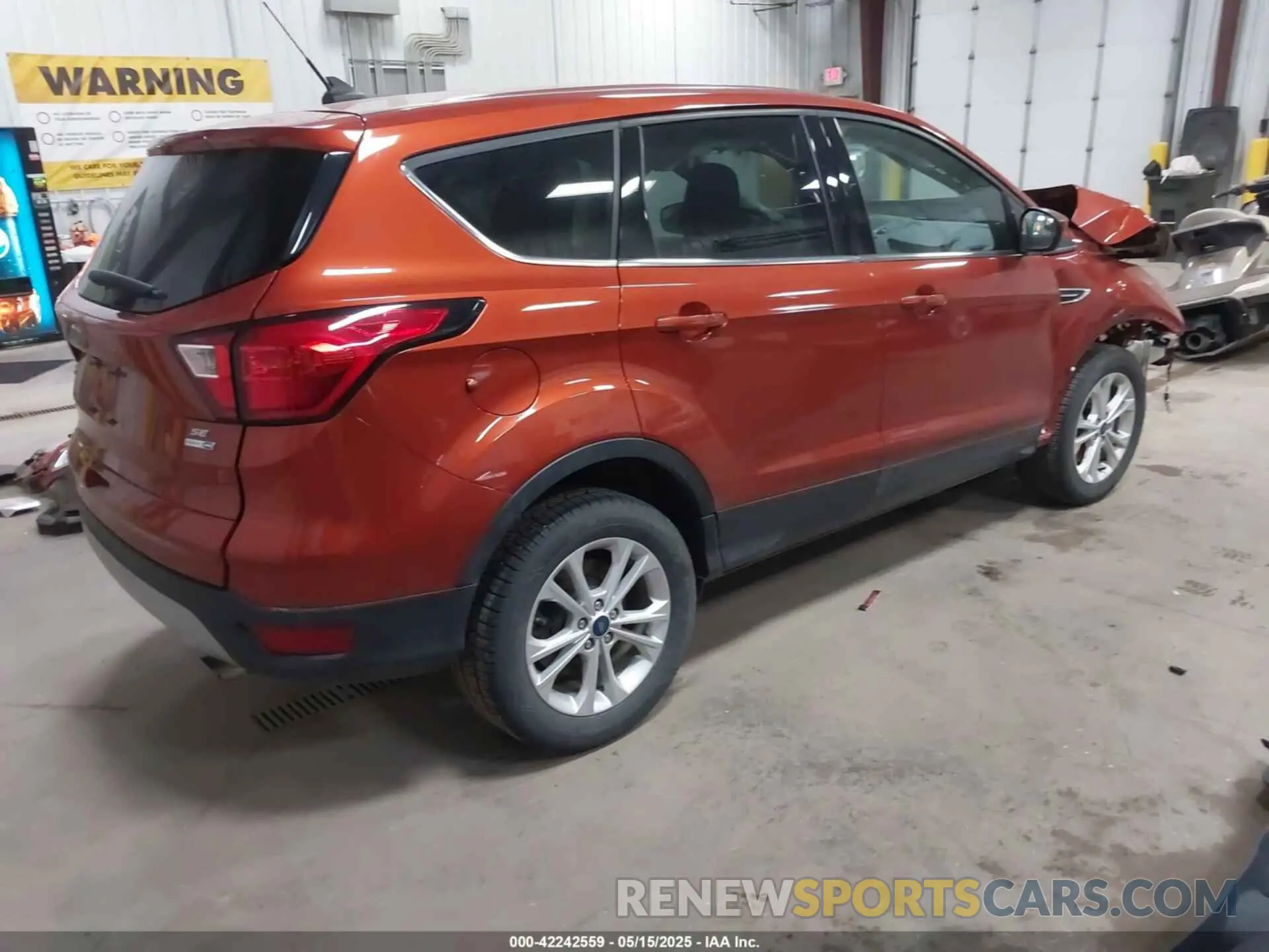 4 fotografías del automóvil dañado 1FMCU9GD8KUB27830 FORD ESCAPE 2019