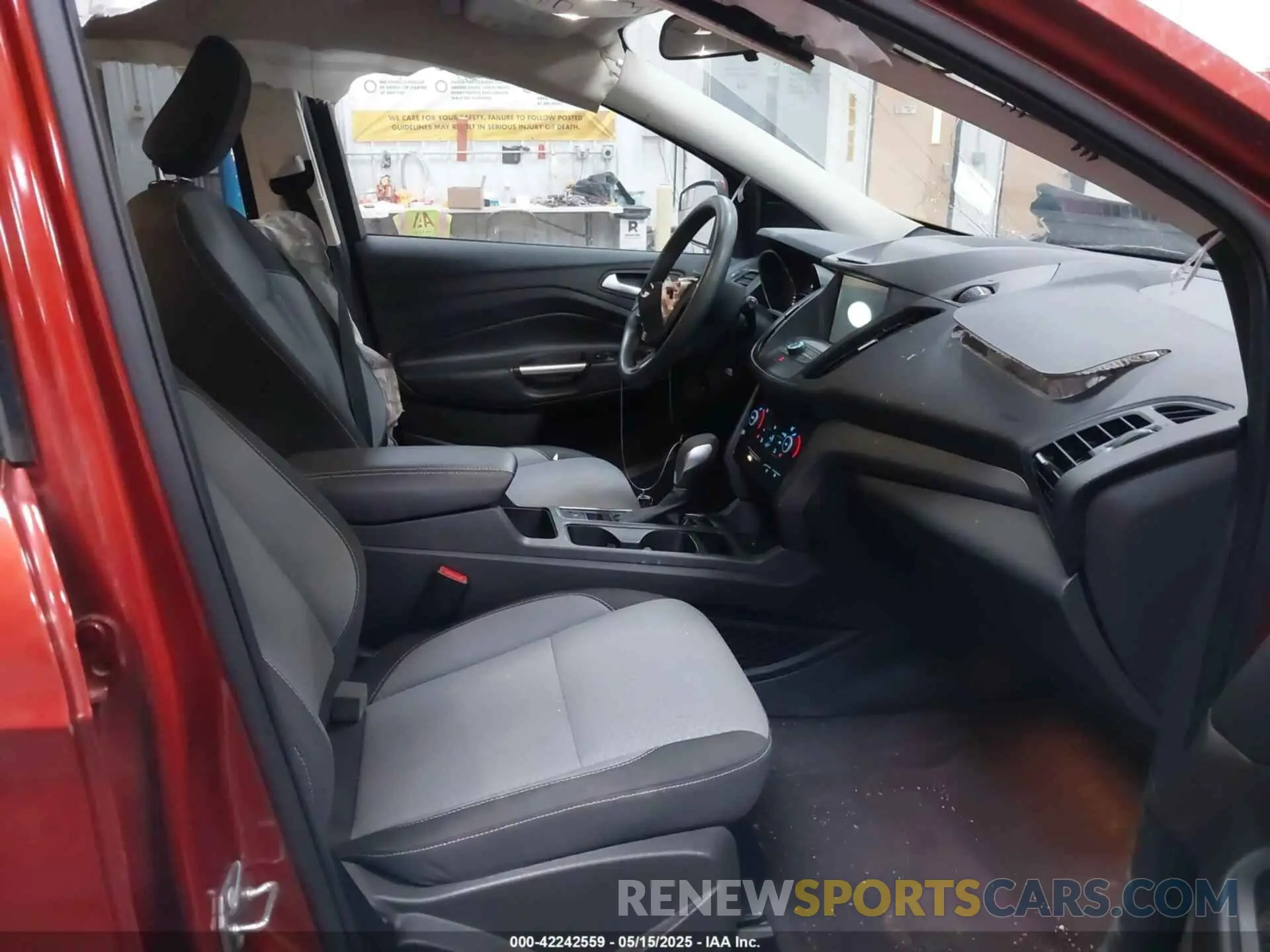5 fotografías del automóvil dañado 1FMCU9GD8KUB27830 FORD ESCAPE 2019