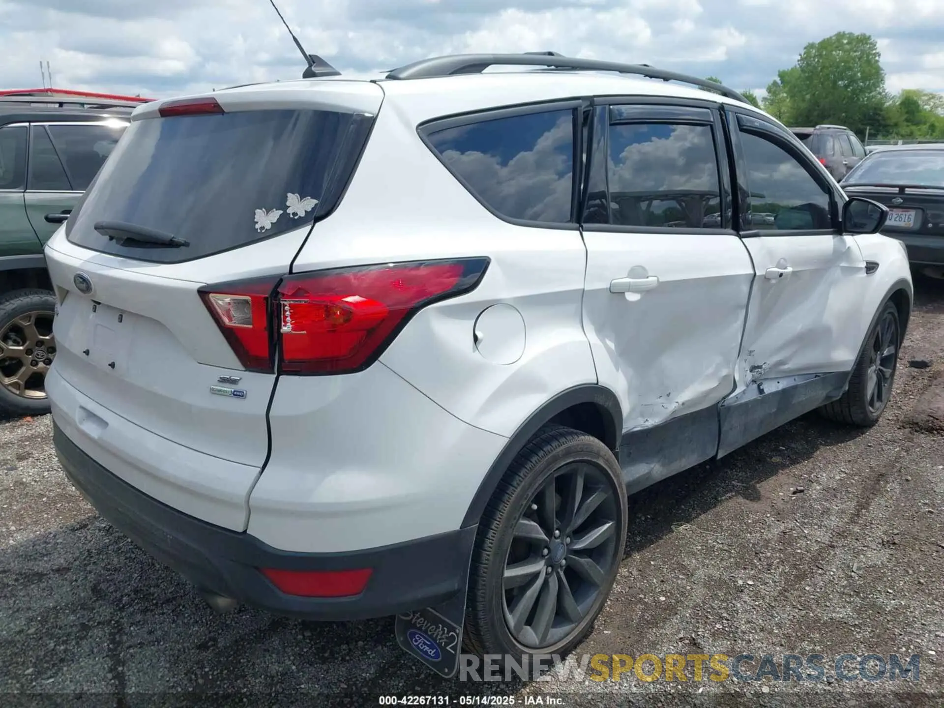 4 fotografías del automóvil dañado 1FMCU9GD8KUB42375 FORD ESCAPE 2019