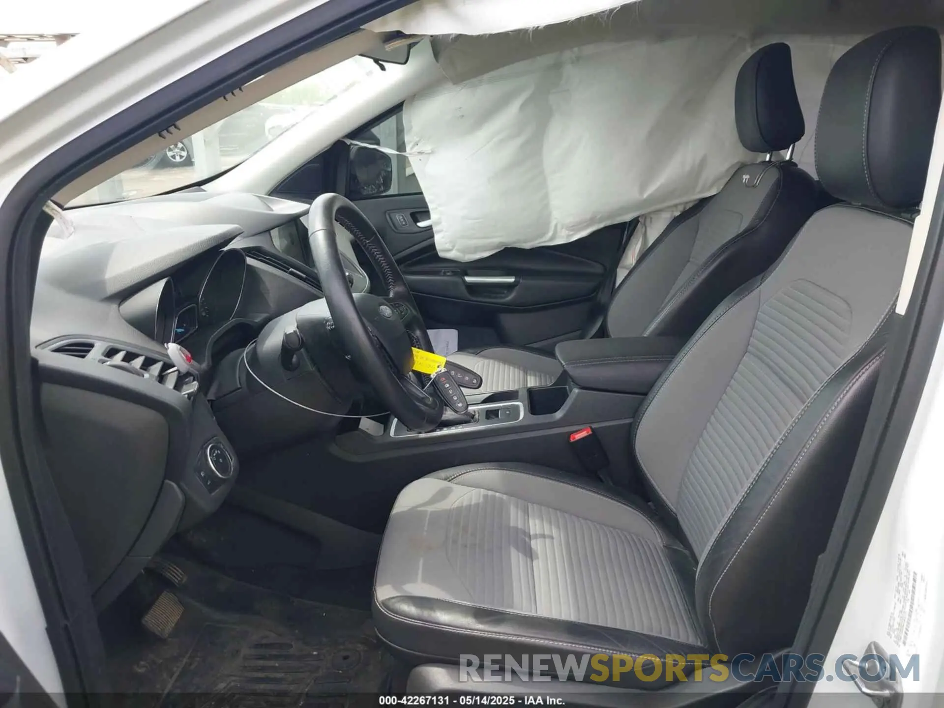 5 fotografías del automóvil dañado 1FMCU9GD8KUB42375 FORD ESCAPE 2019