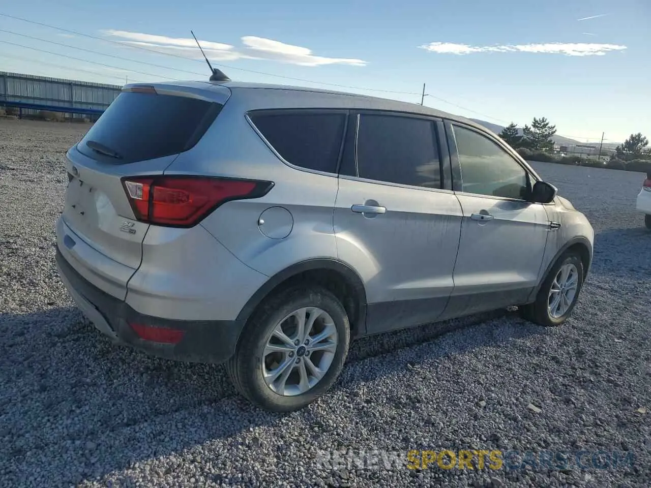 3 fotografías del automóvil dañado 1FMCU9GD9KUA20902 FORD ESCAPE 2019