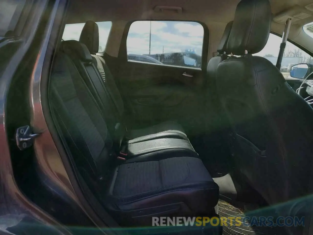 11 fotografías del automóvil dañado 1FMCU9GD9KUA32693 FORD ESCAPE 2019