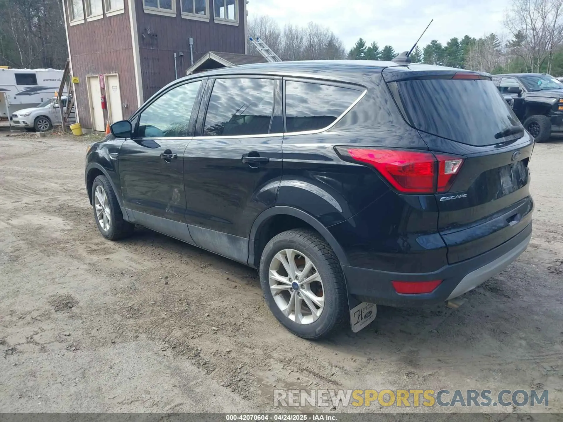 3 fotografías del automóvil dañado 1FMCU9GD9KUA66116 FORD ESCAPE 2019
