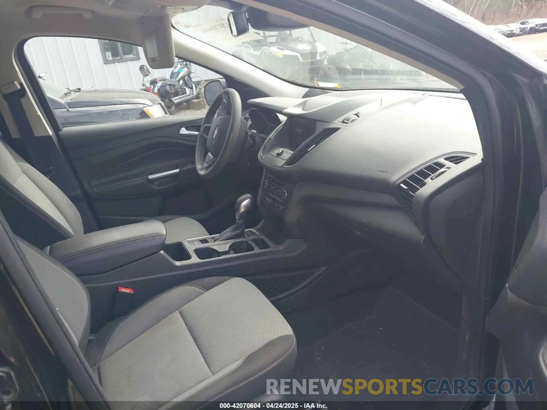 5 fotografías del automóvil dañado 1FMCU9GD9KUA66116 FORD ESCAPE 2019