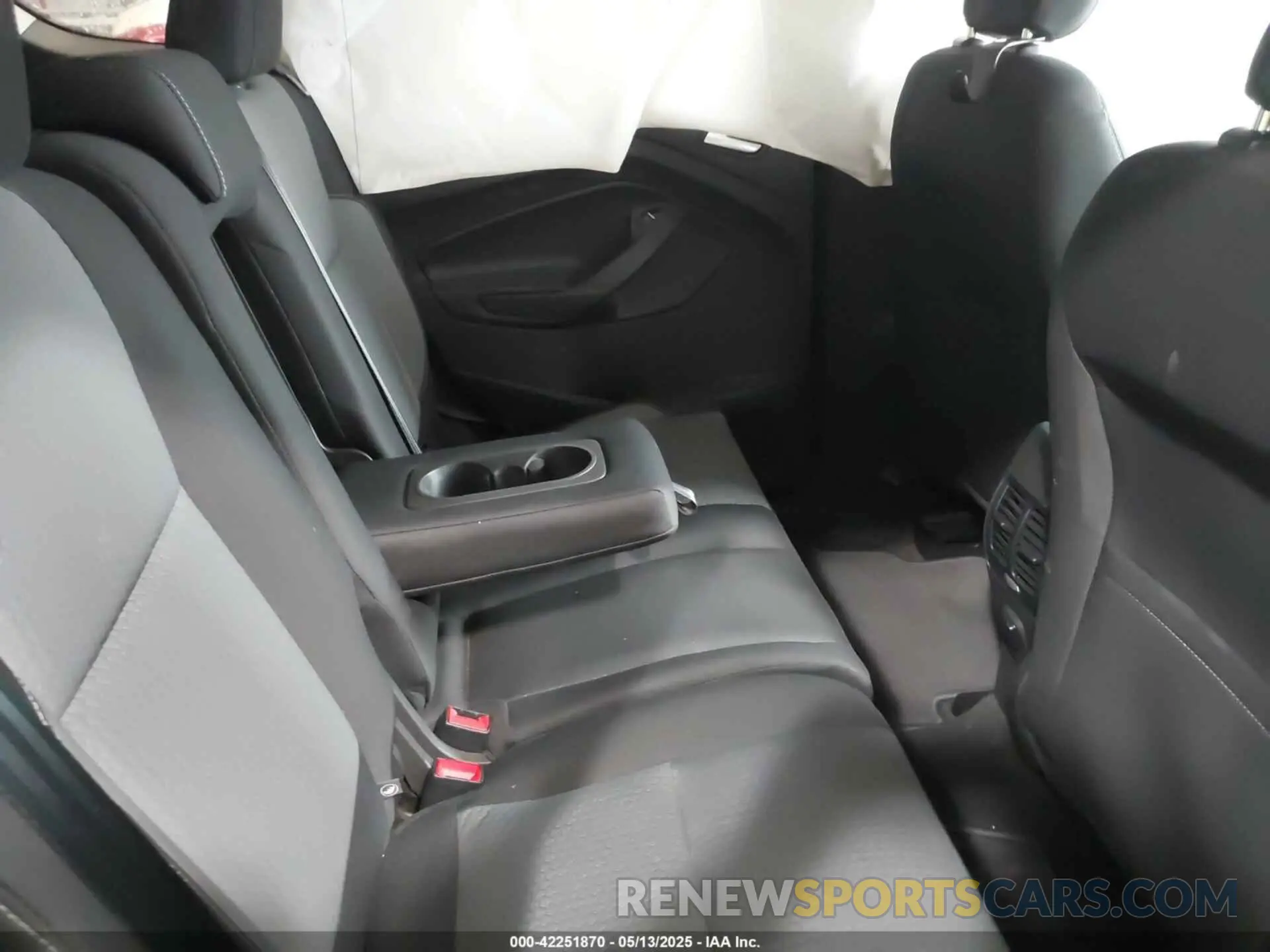 8 fotografías del automóvil dañado 1FMCU9GD9KUA91470 FORD ESCAPE 2019