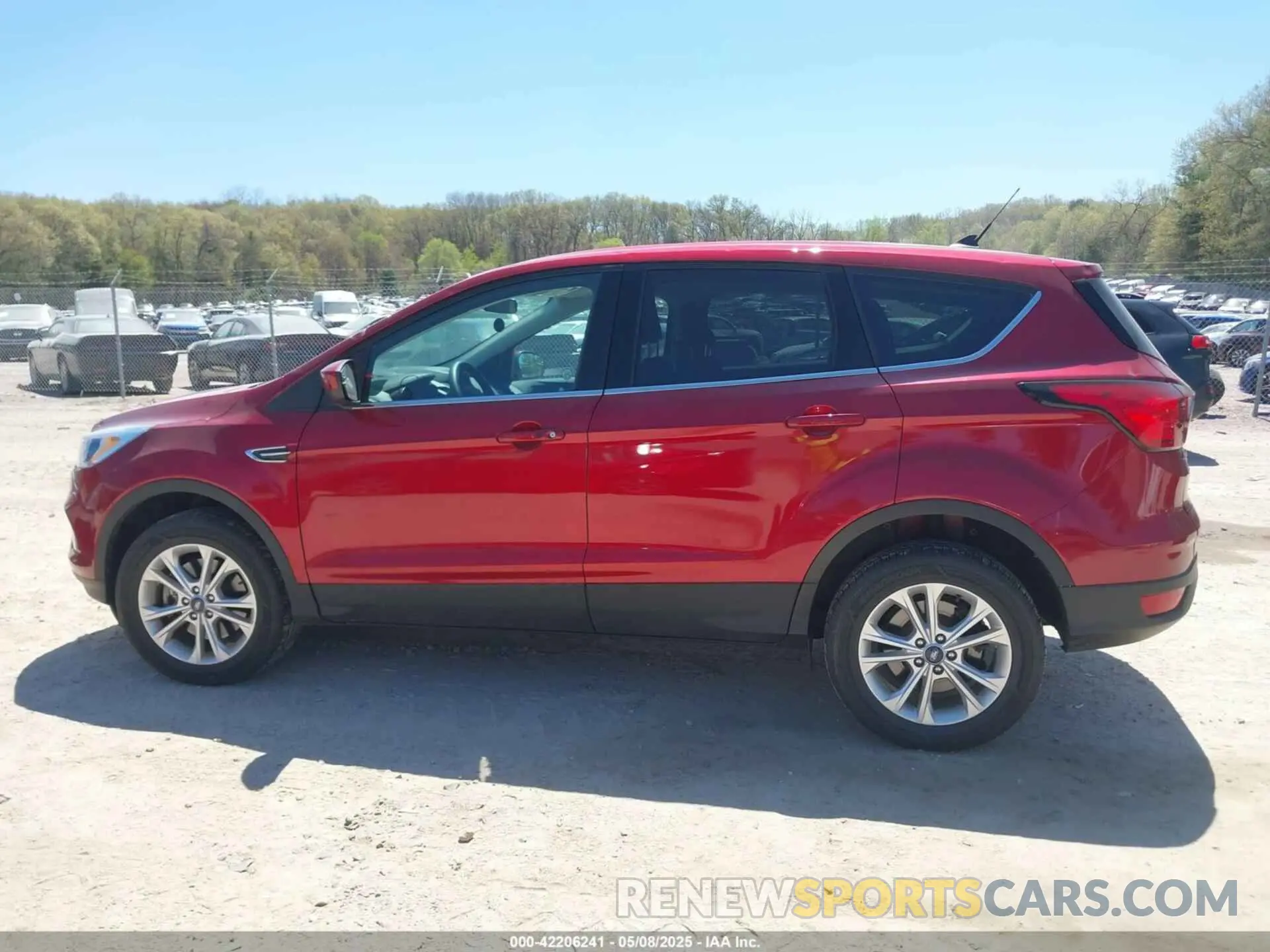 15 fotografías del automóvil dañado 1FMCU9GD9KUB22426 FORD ESCAPE 2019