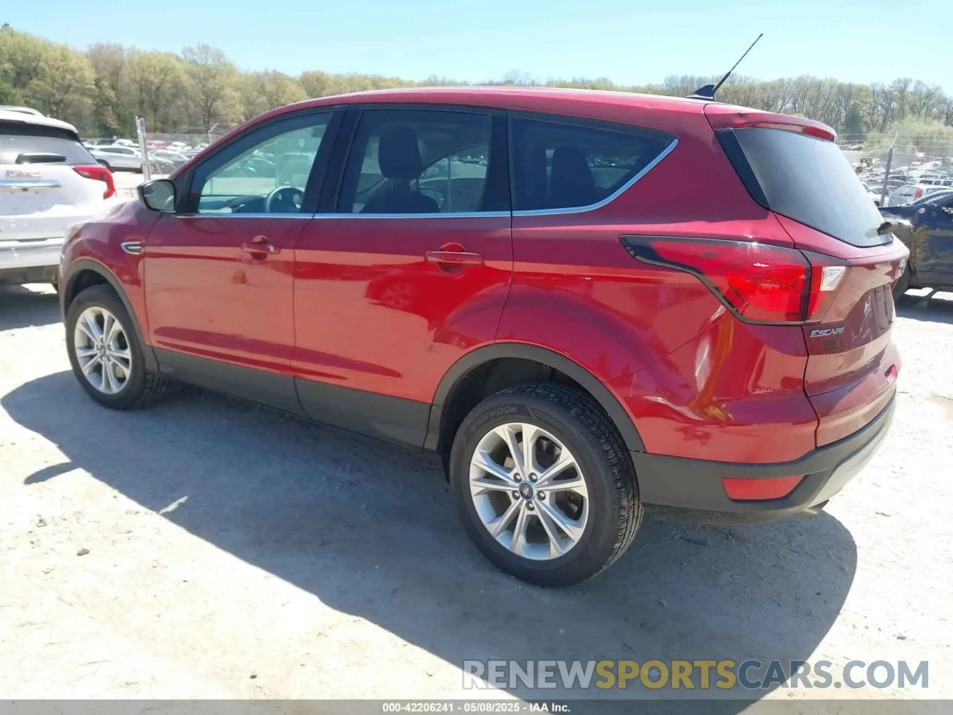 3 fotografías del automóvil dañado 1FMCU9GD9KUB22426 FORD ESCAPE 2019