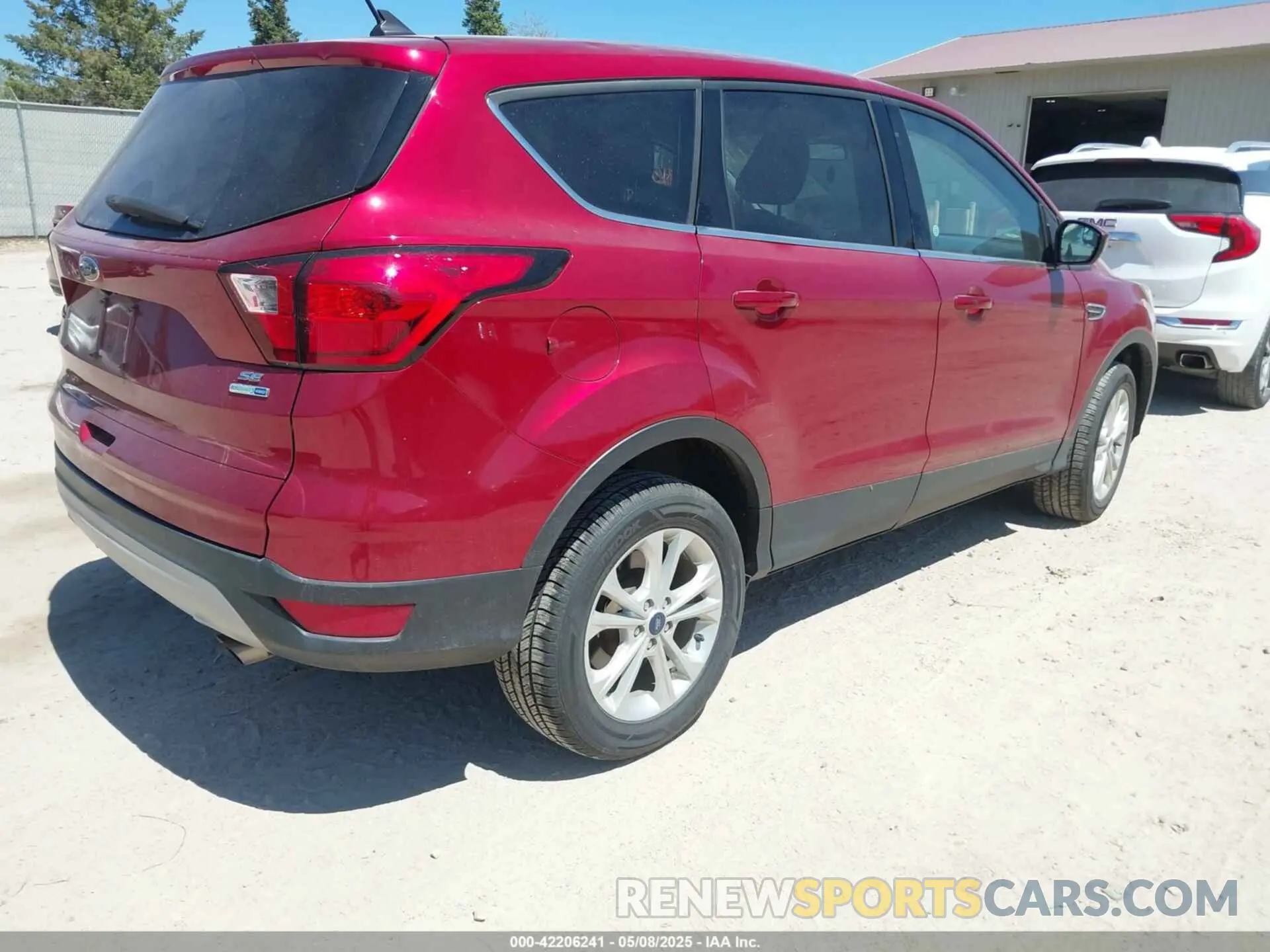 4 fotografías del automóvil dañado 1FMCU9GD9KUB22426 FORD ESCAPE 2019