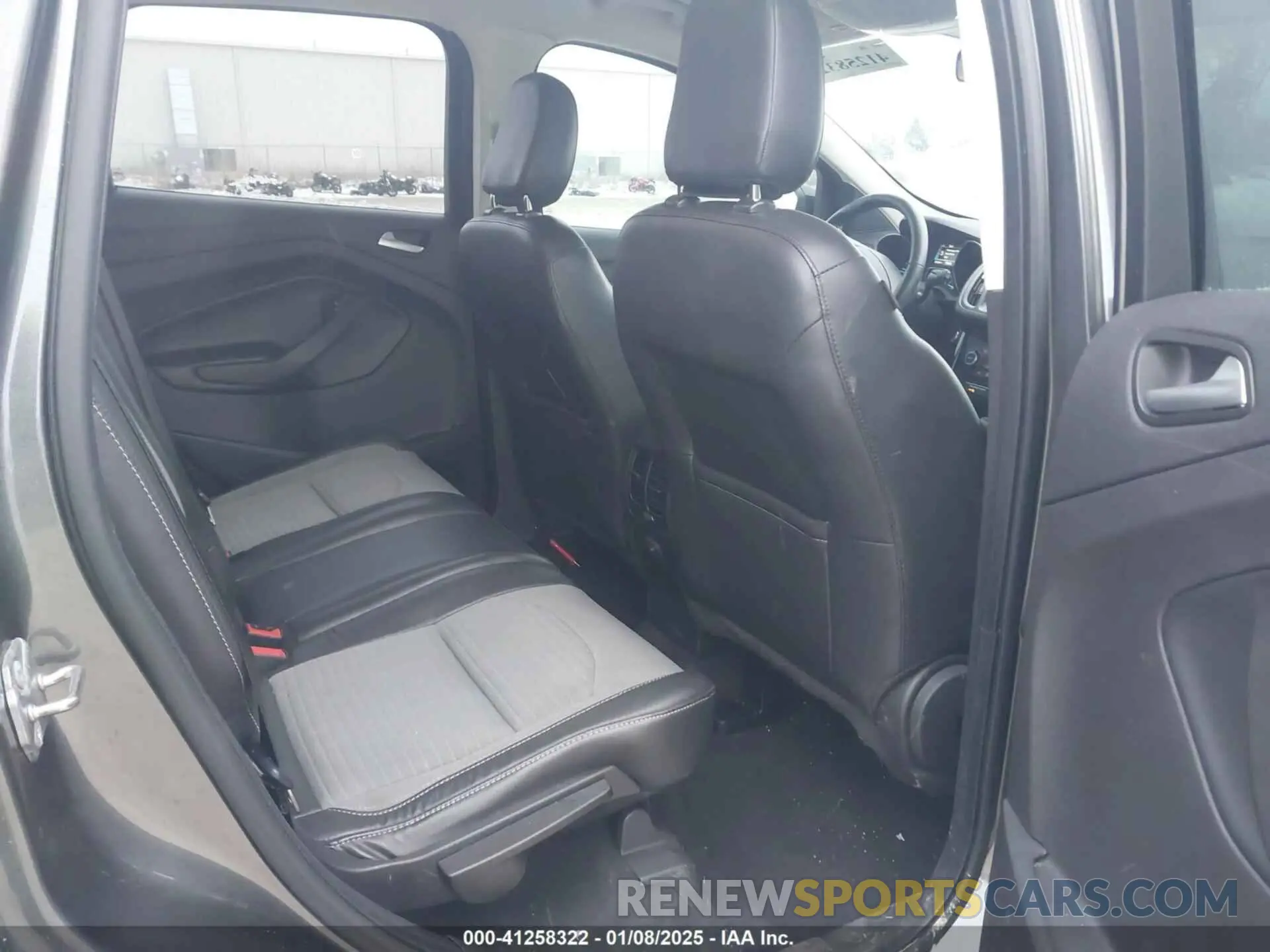 8 fotografías del automóvil dañado 1FMCU9GD9KUB37945 FORD ESCAPE 2019