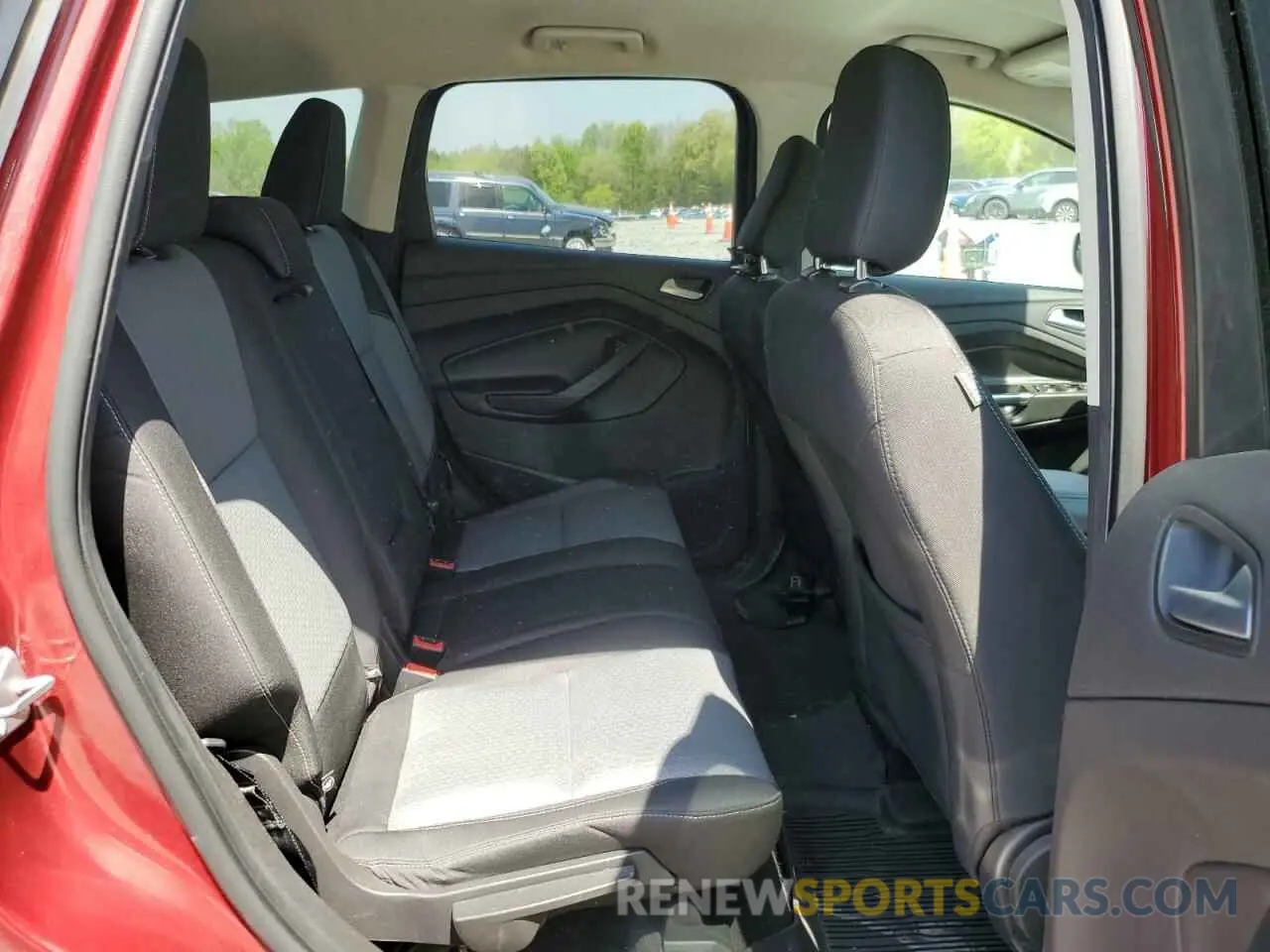 10 fotografías del automóvil dañado 1FMCU9GD9KUC17505 FORD ESCAPE 2019