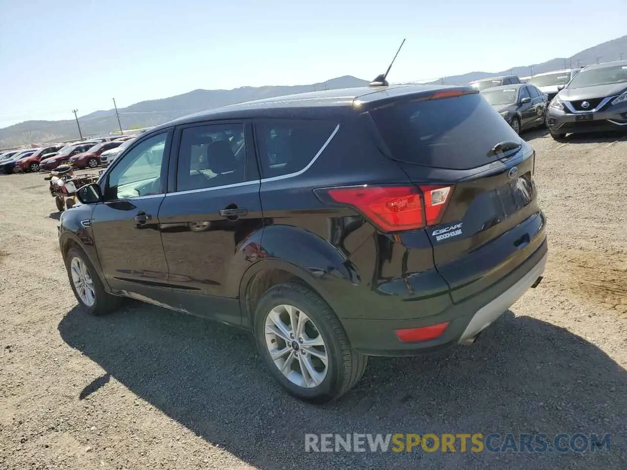 2 fotografías del automóvil dañado 1FMCU9GD9KUC26463 FORD ESCAPE 2019