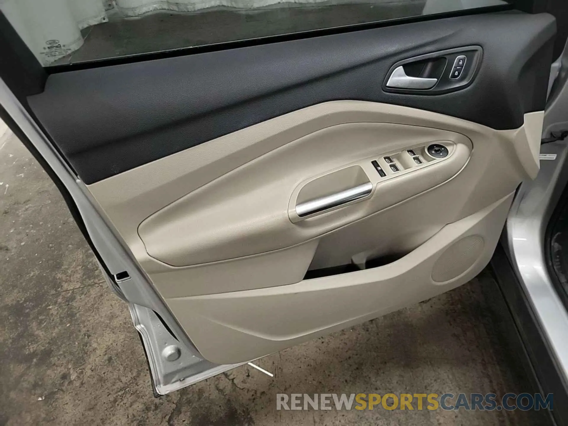 12 fotografías del automóvil dañado 1FMCU9GDXKUB27277 FORD ESCAPE 2019